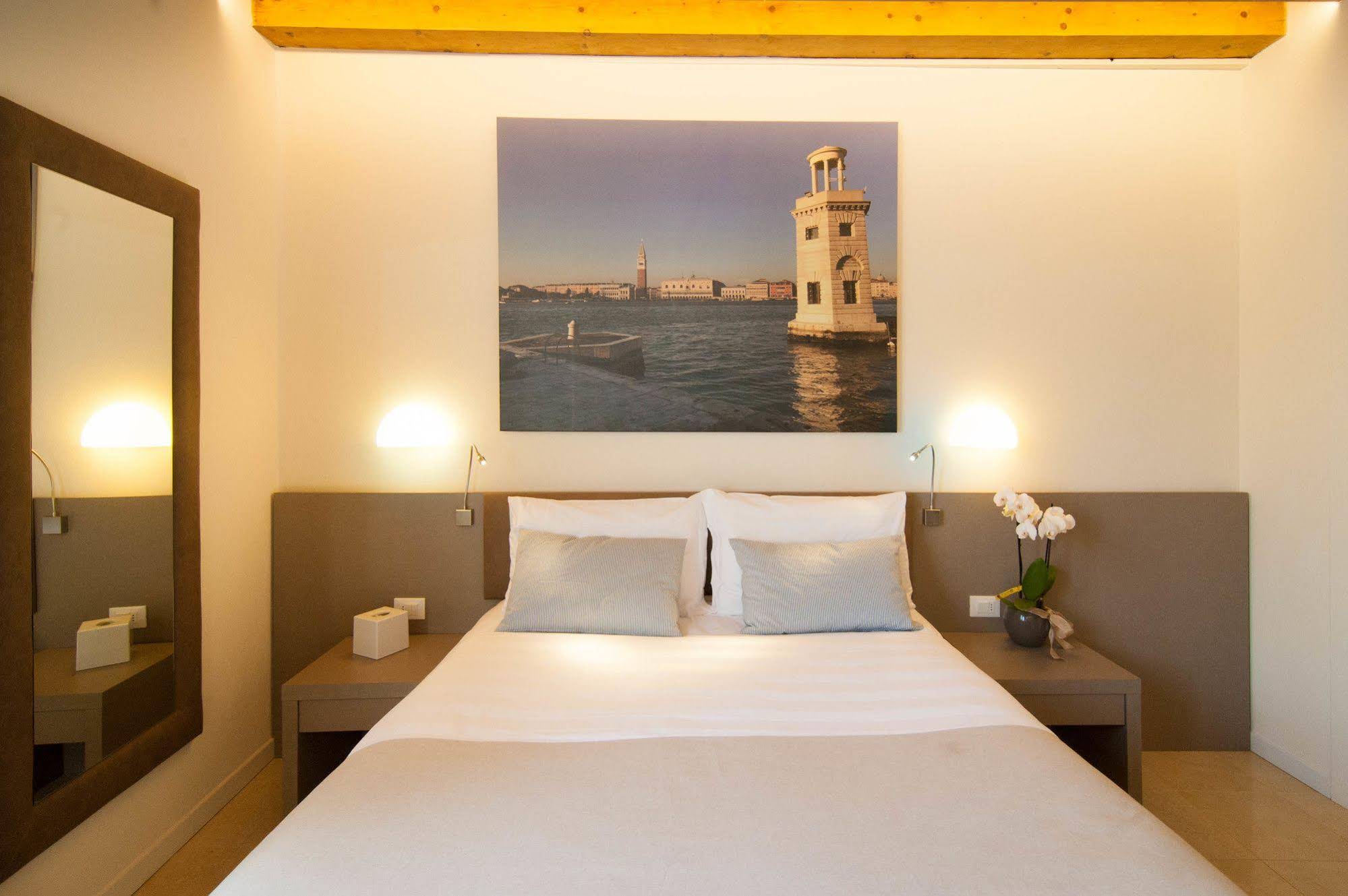 Leone Hotel