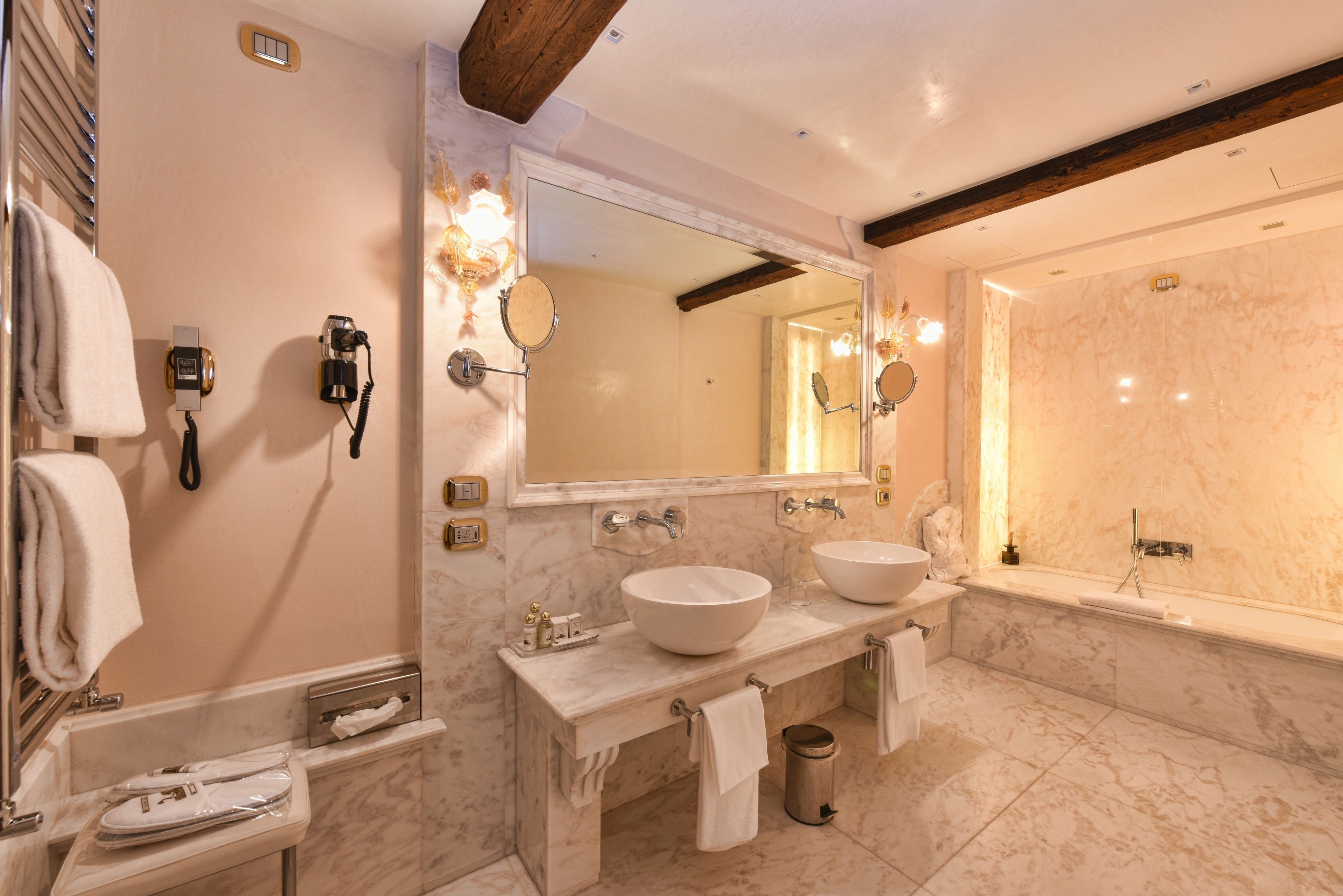 Hotel Monaco & Grand Canal