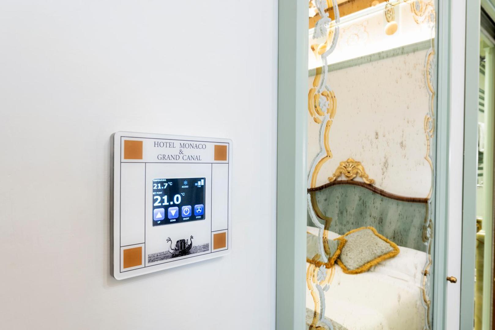 Hotel Monaco & Grand Canal