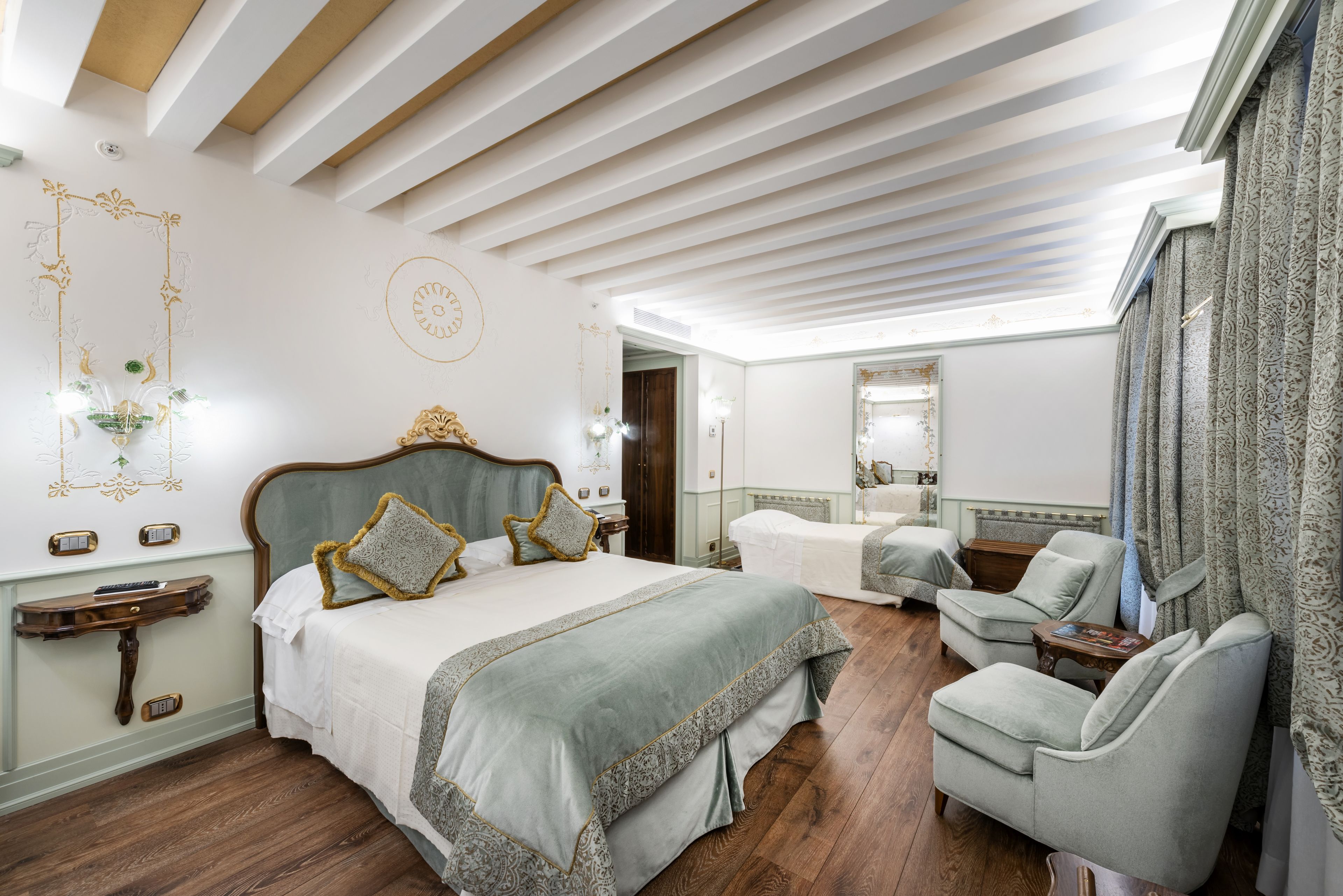 Hotel Monaco & Grand Canal