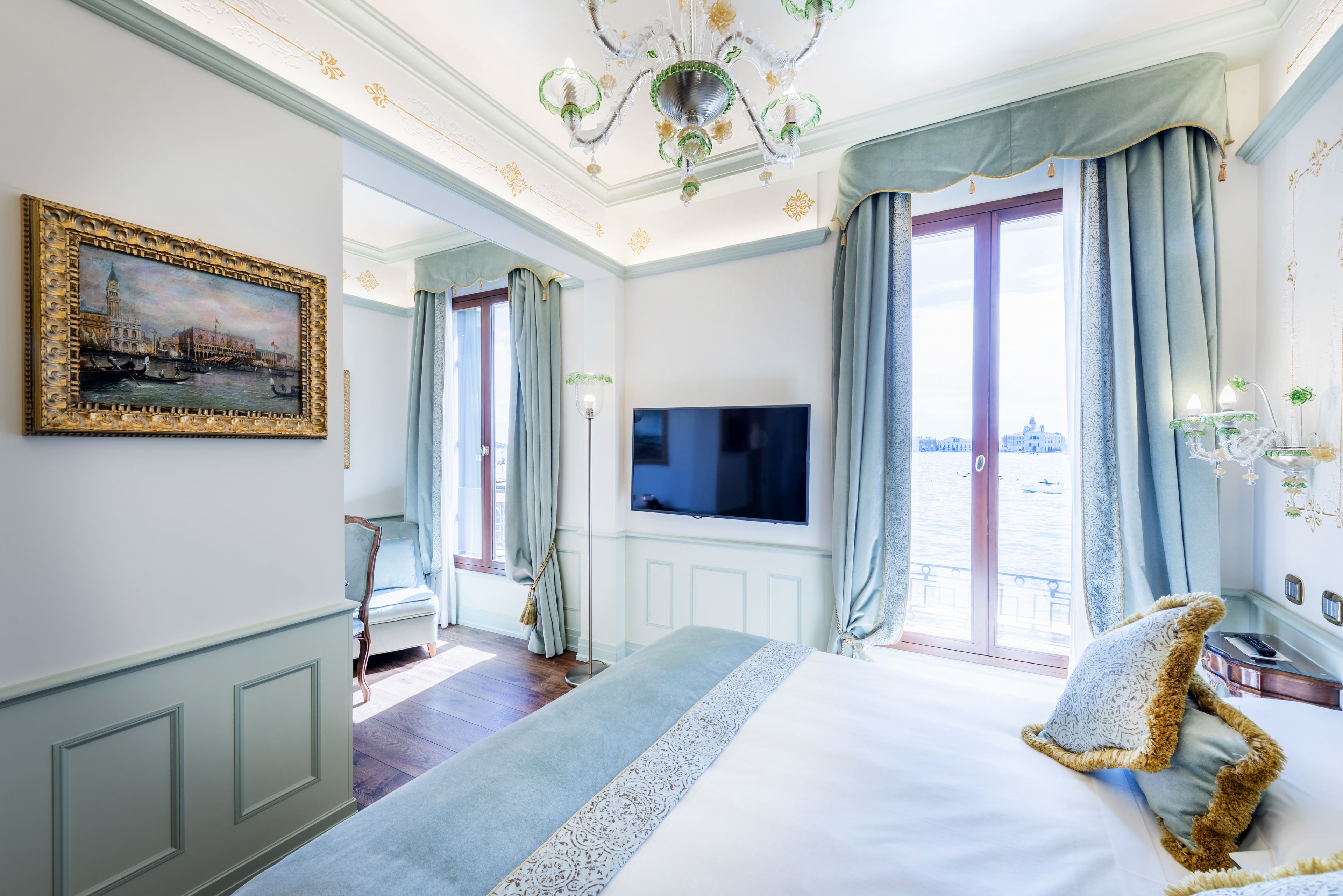 Hotel Monaco & Grand Canal