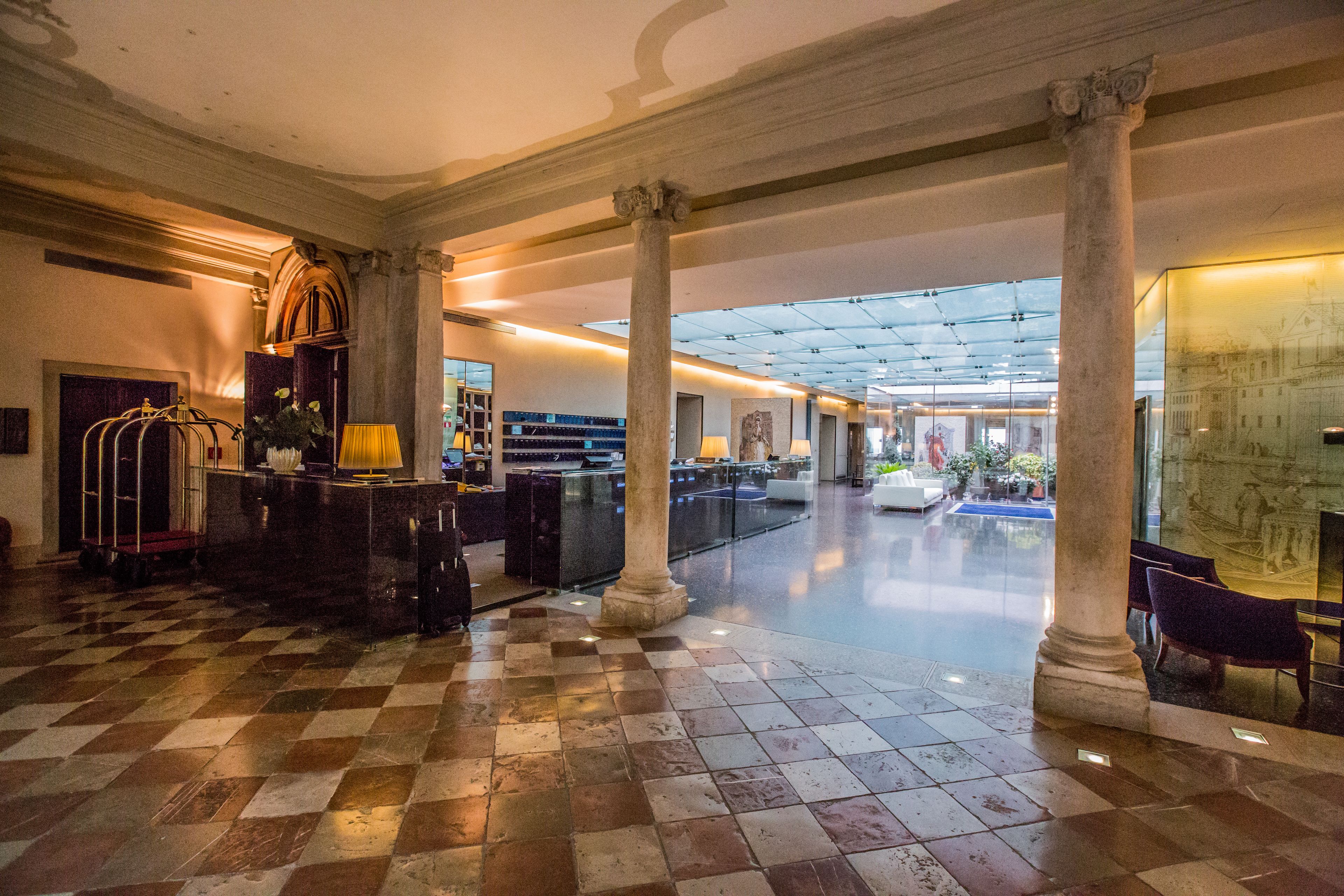 Hotel Monaco & Grand Canal