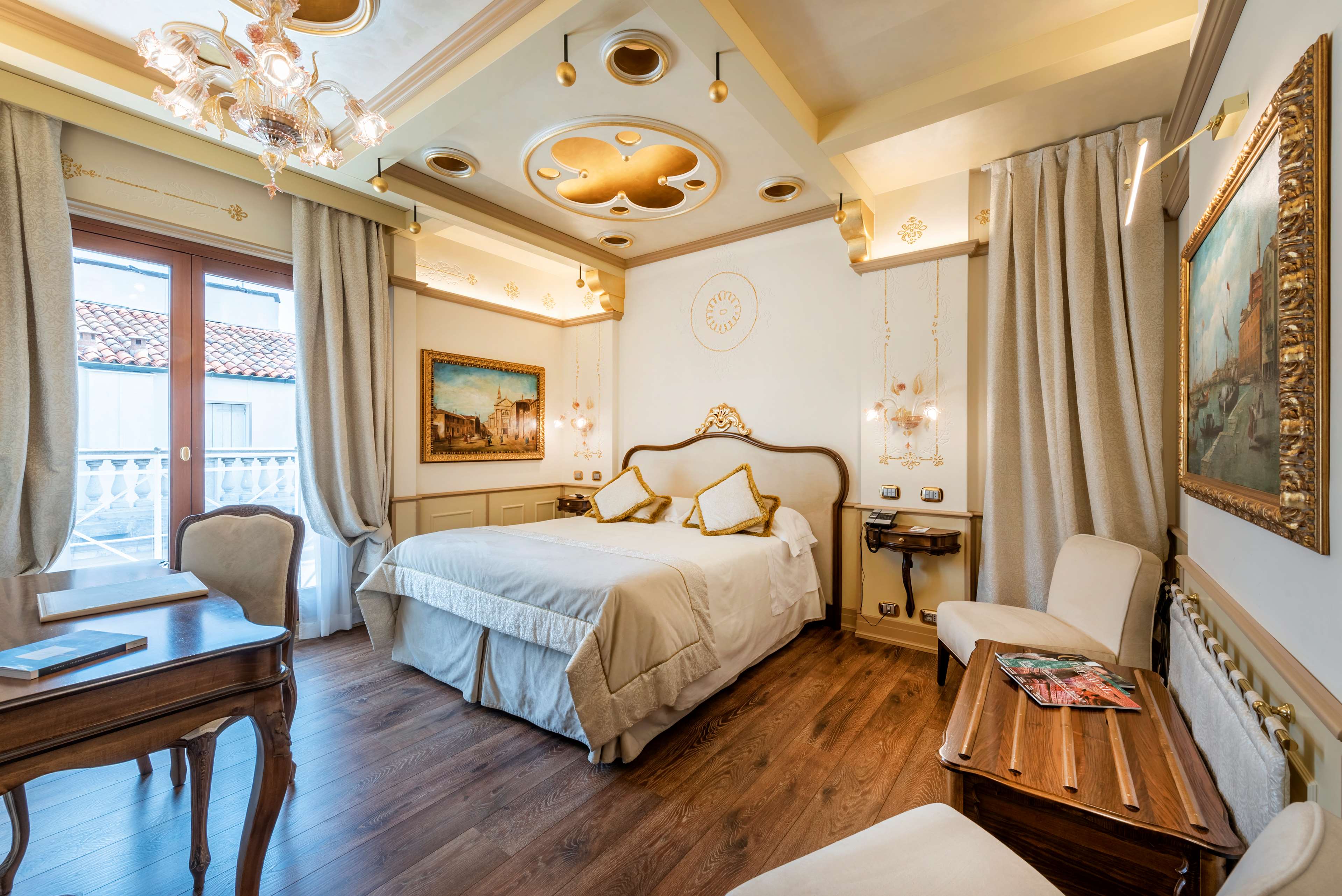 Hotel Monaco & Grand Canal