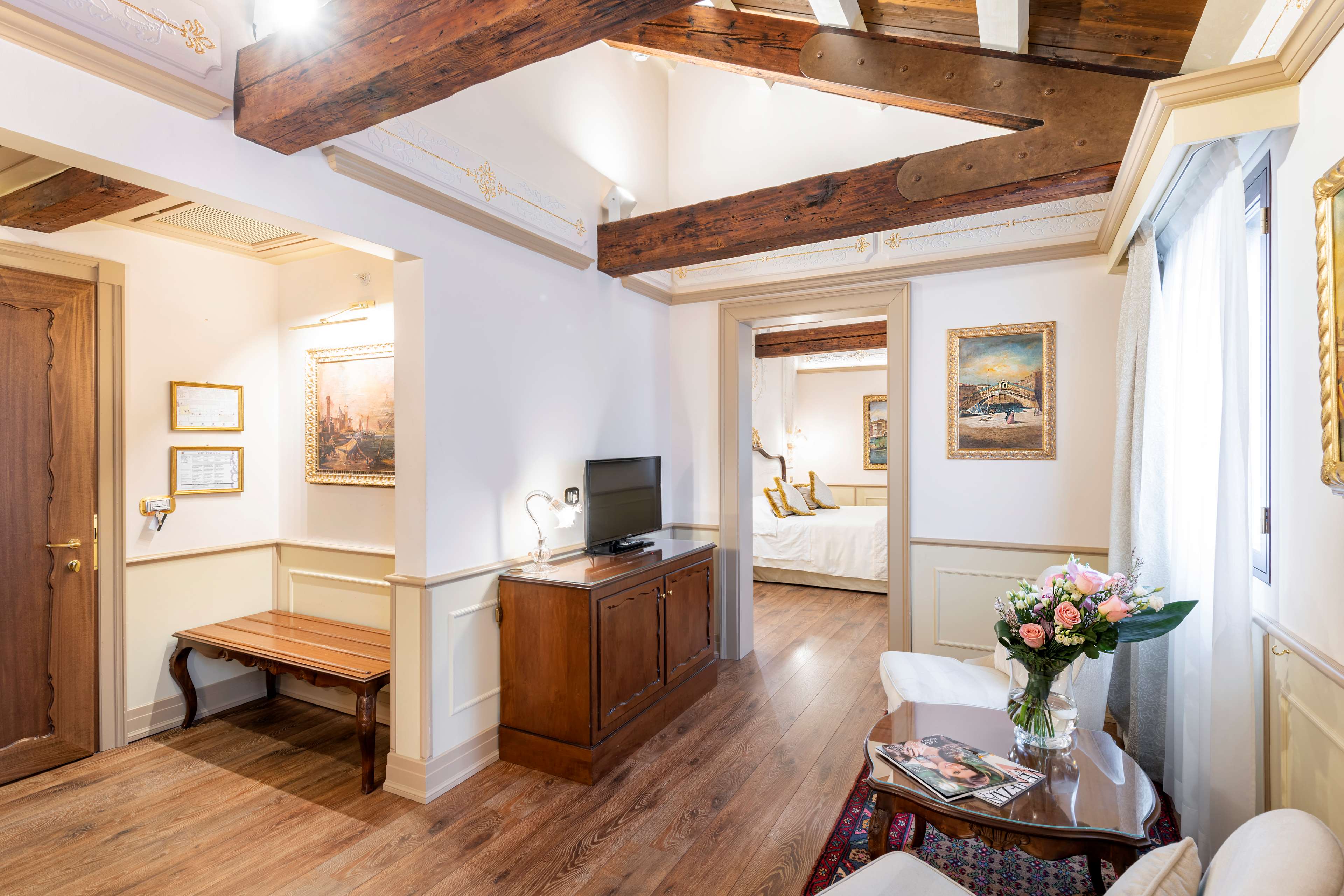 Hotel Monaco & Grand Canal