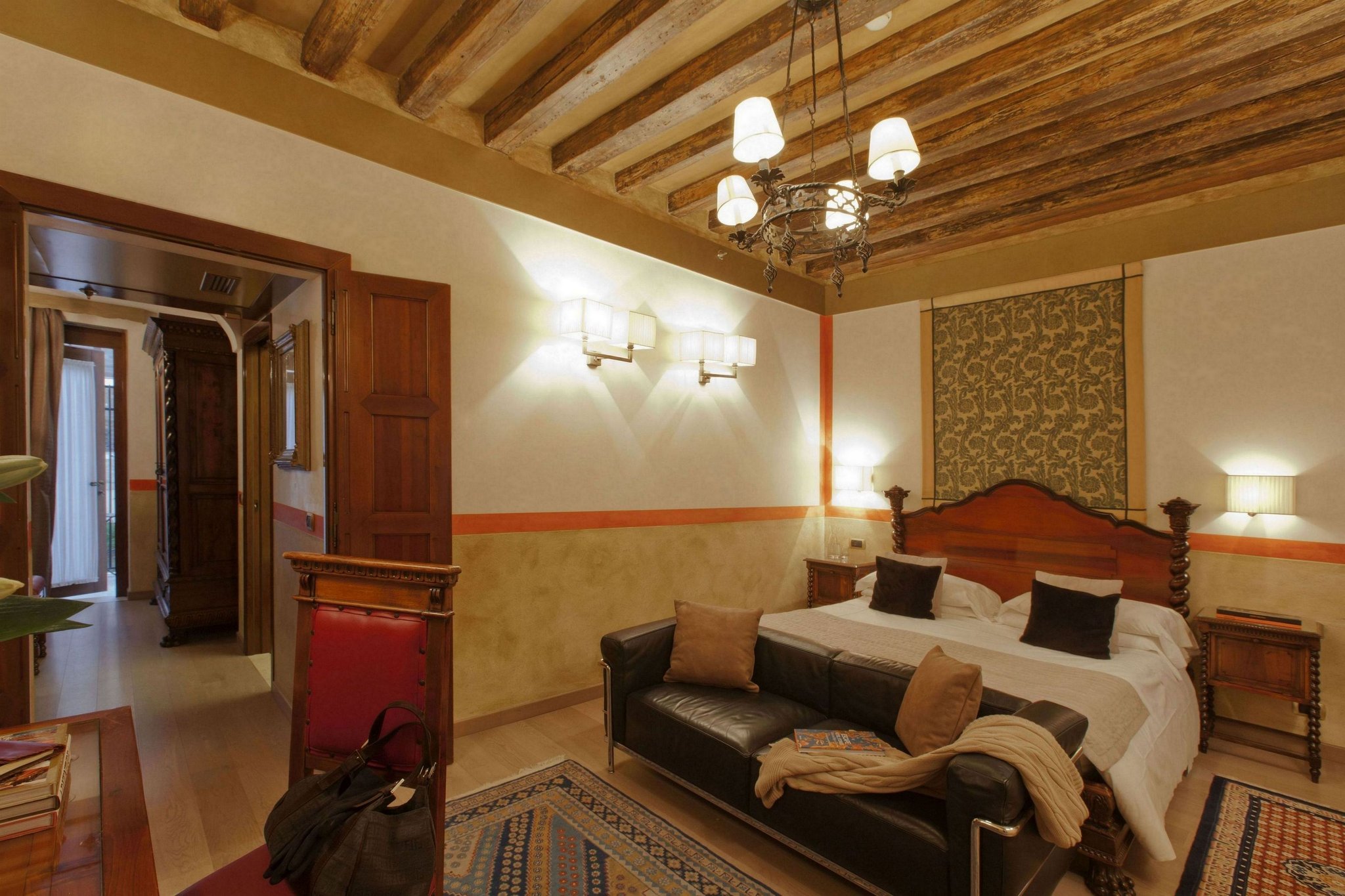Hotel Saturnia & International