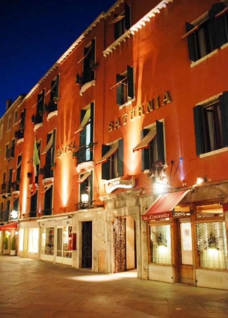 Hotel Saturnia & International