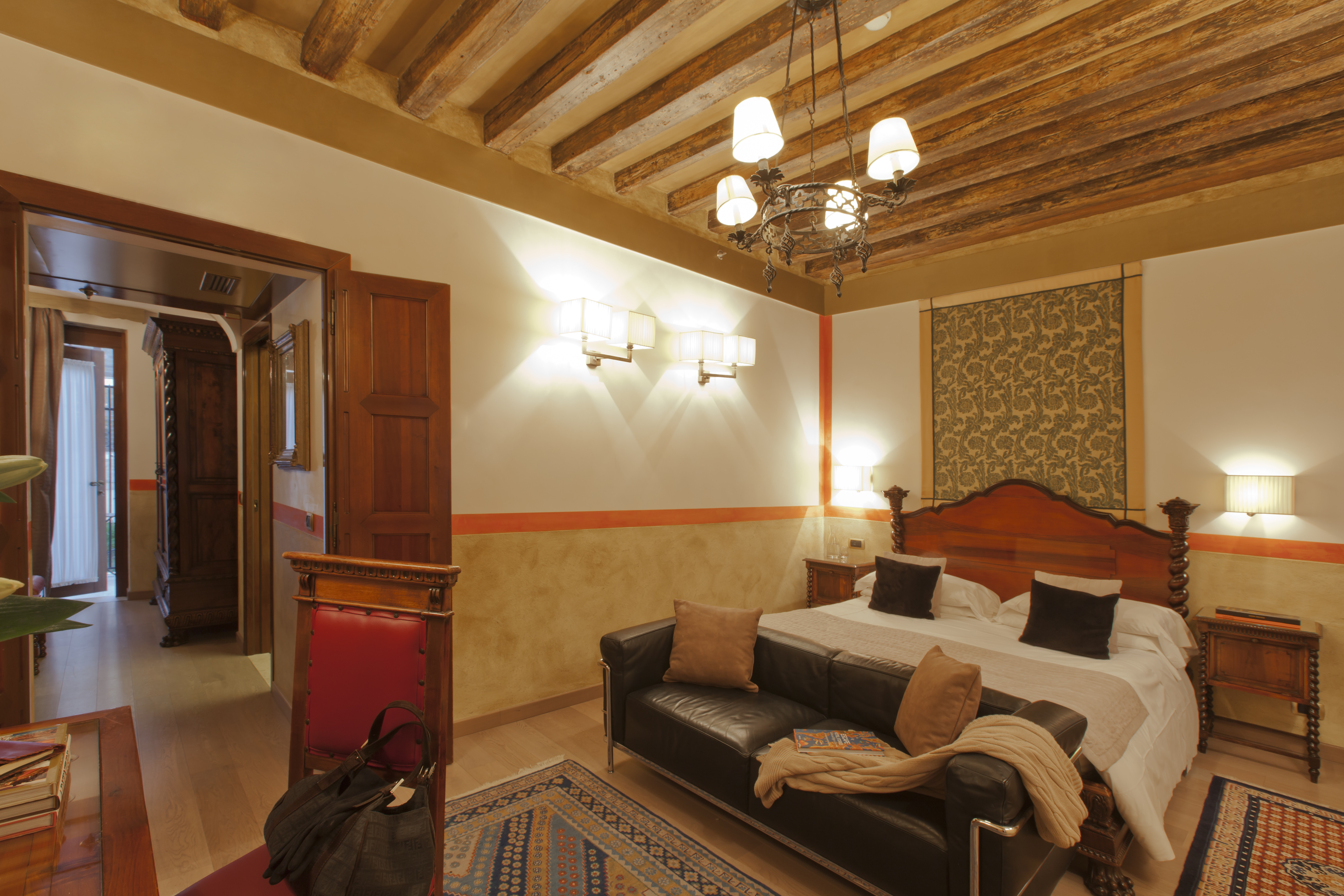 Hotel Saturnia & International