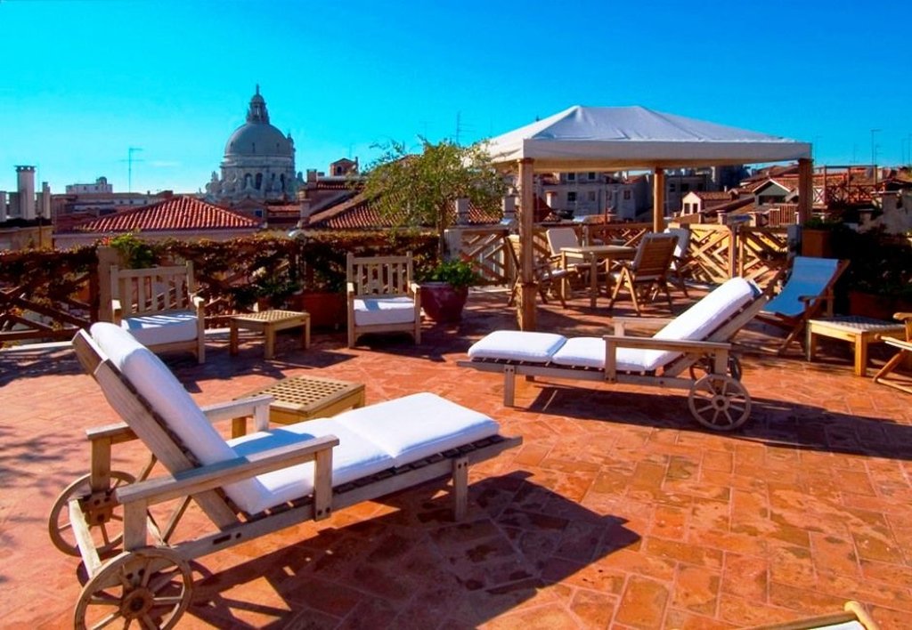 Hotel Saturnia & International