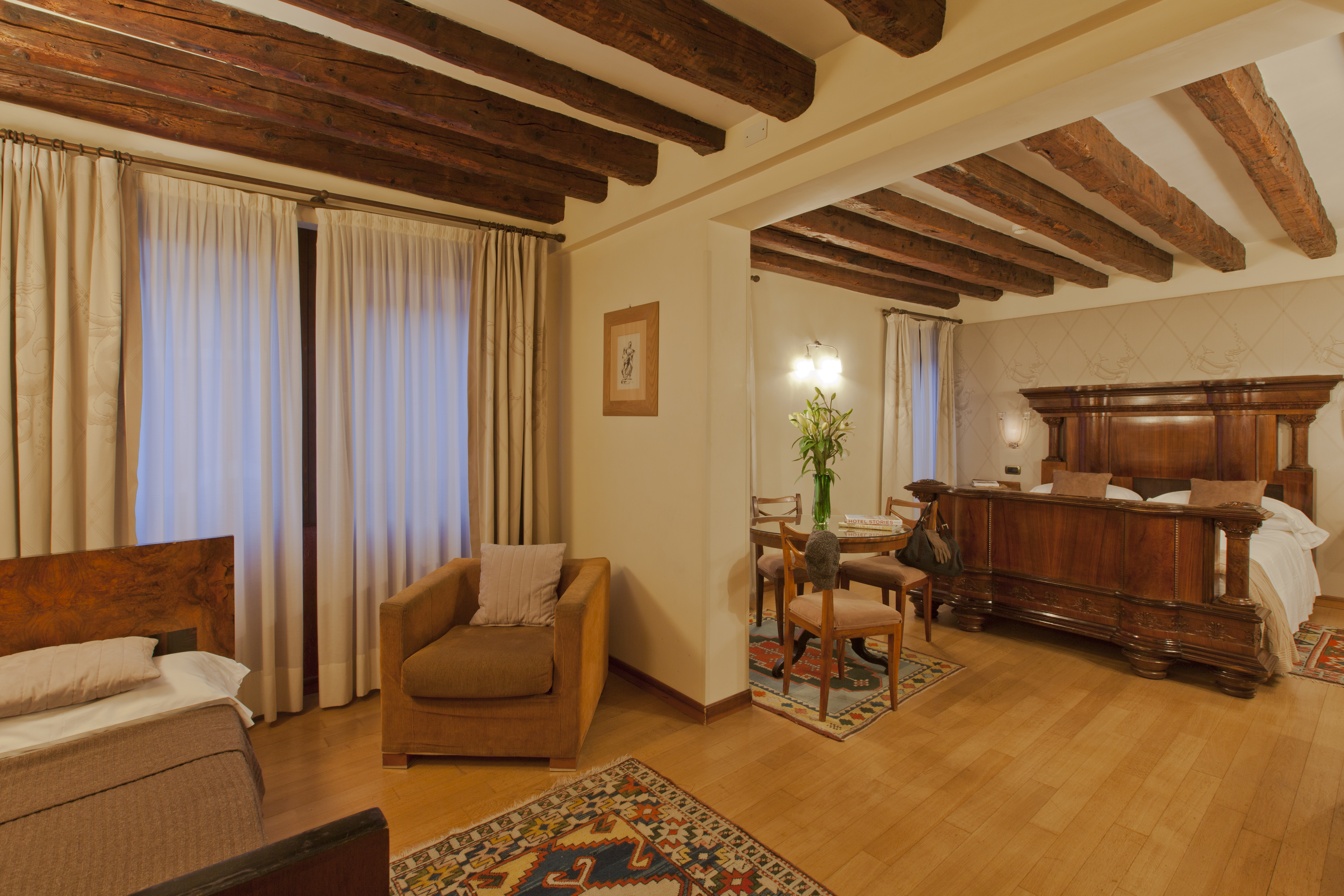 Hotel Saturnia & International