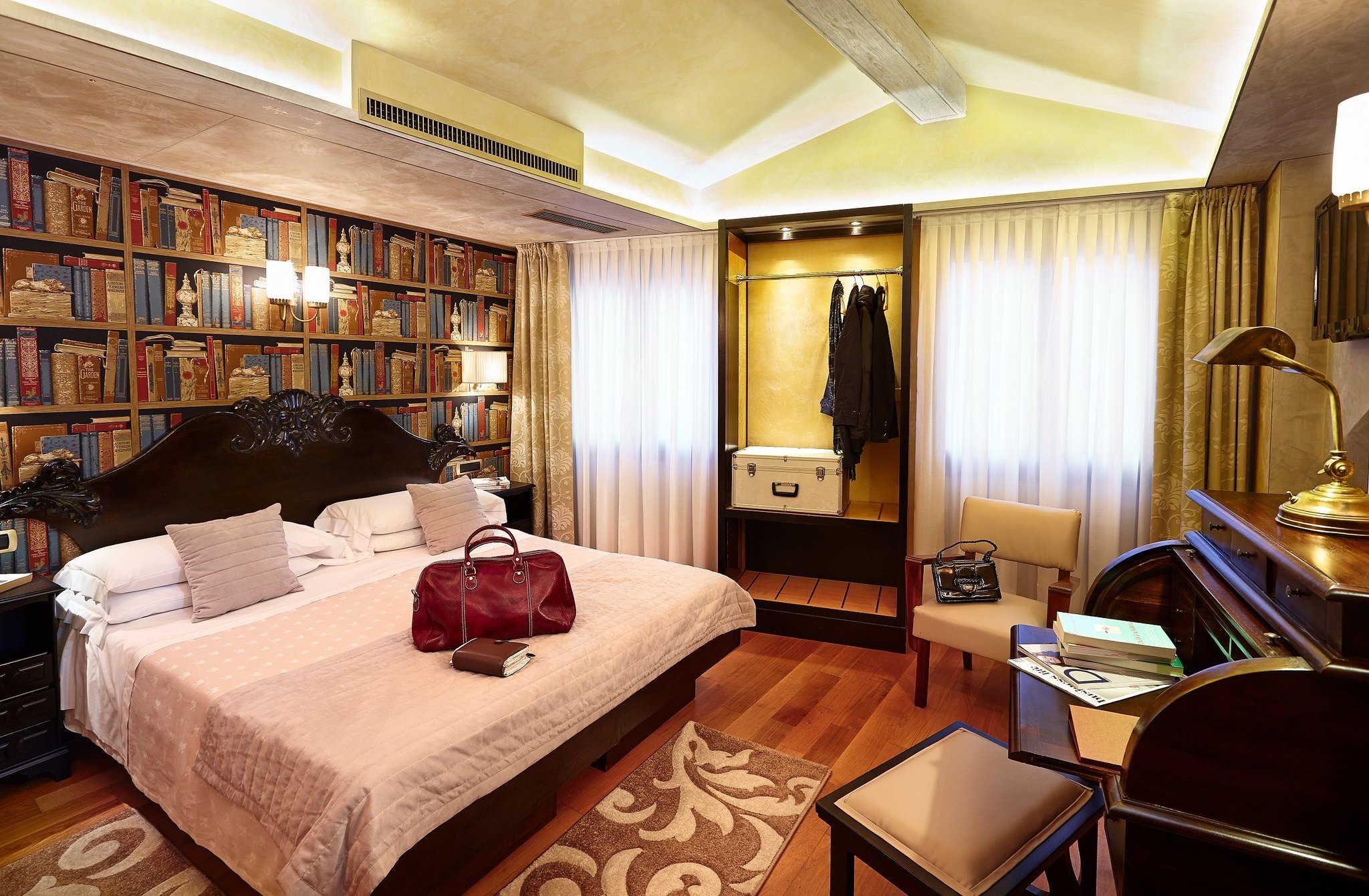 Hotel Saturnia & International
