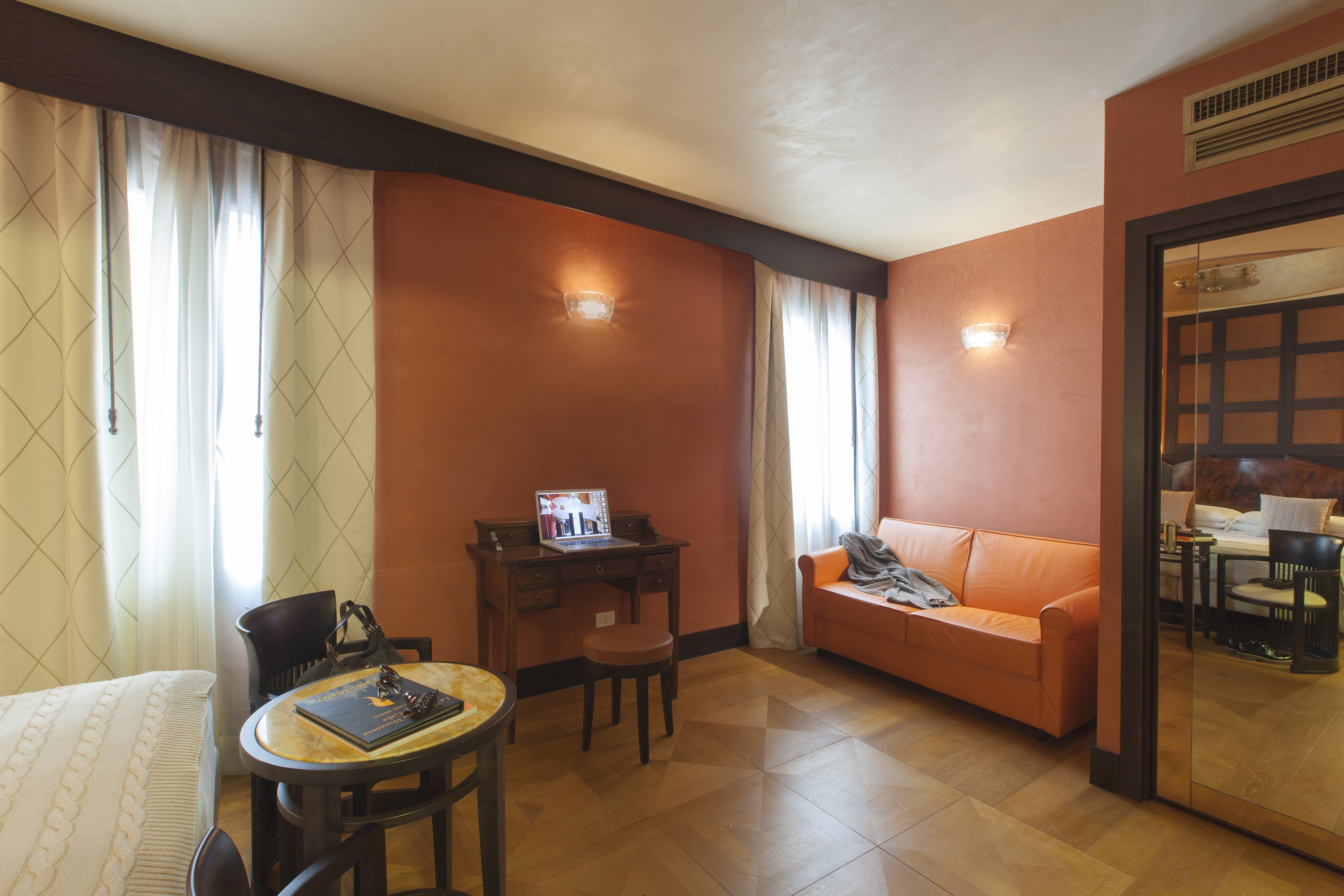 Hotel Saturnia & International