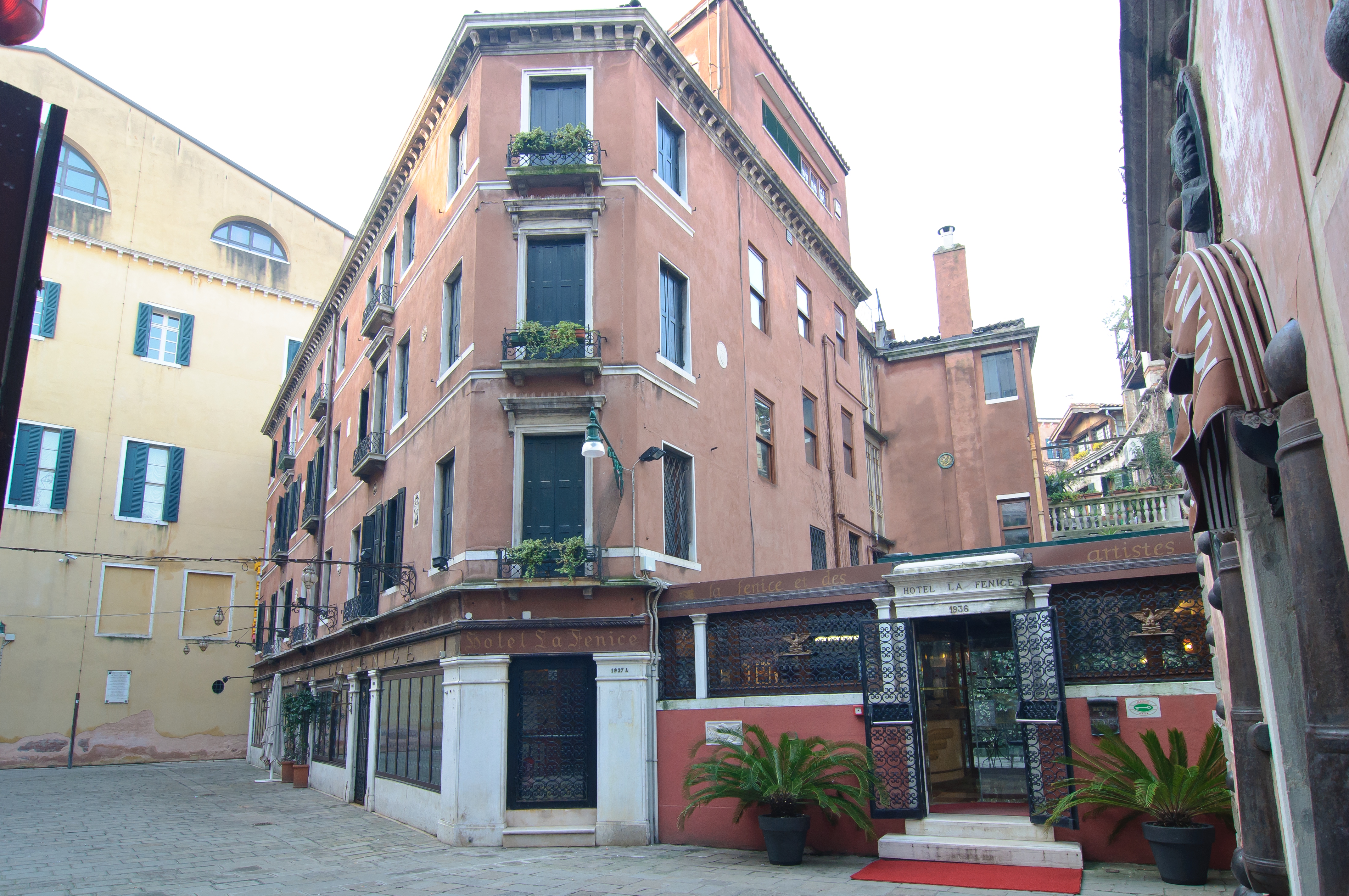 La Fenice et des Artistes