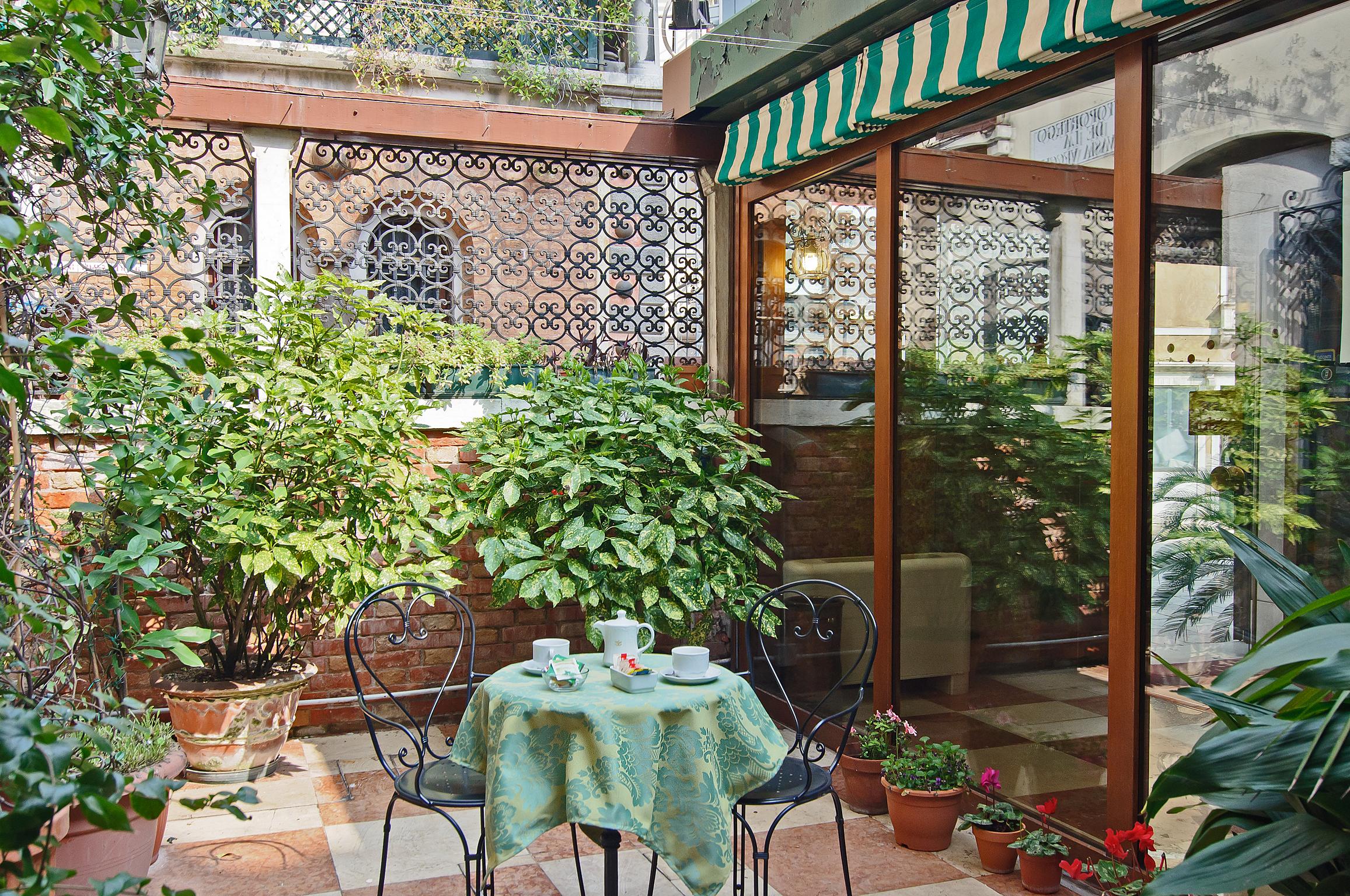 La Fenice et des Artistes