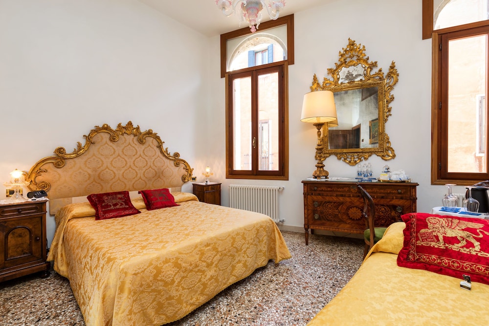 Luxury Venetian Rooms