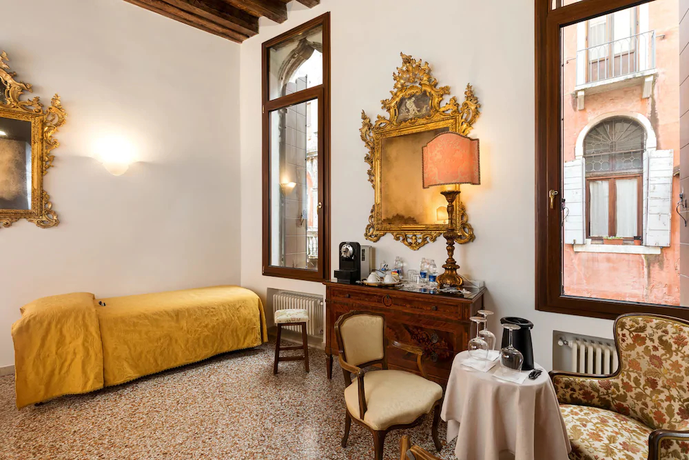 Luxury Venetian Rooms