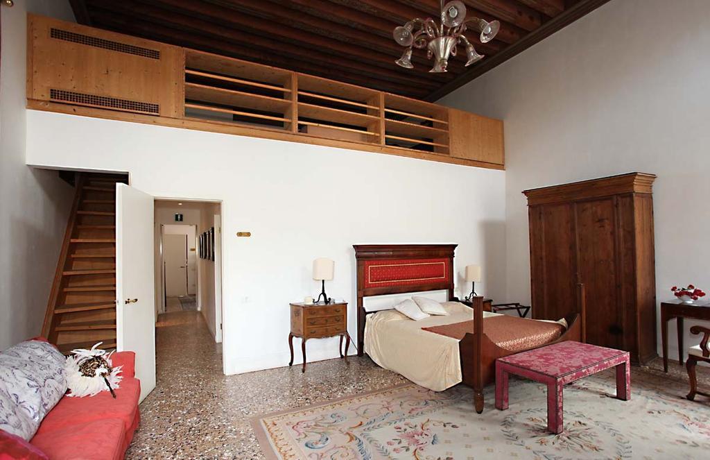 Palazzo Contarini Porta di Ferro