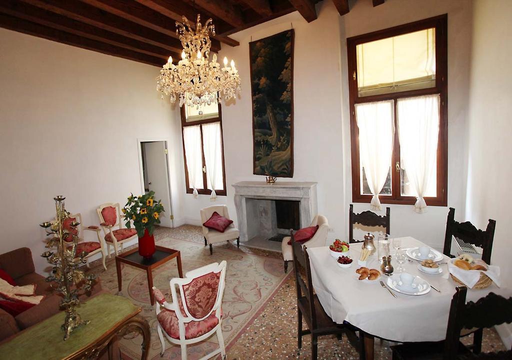 Palazzo Contarini Porta di Ferro