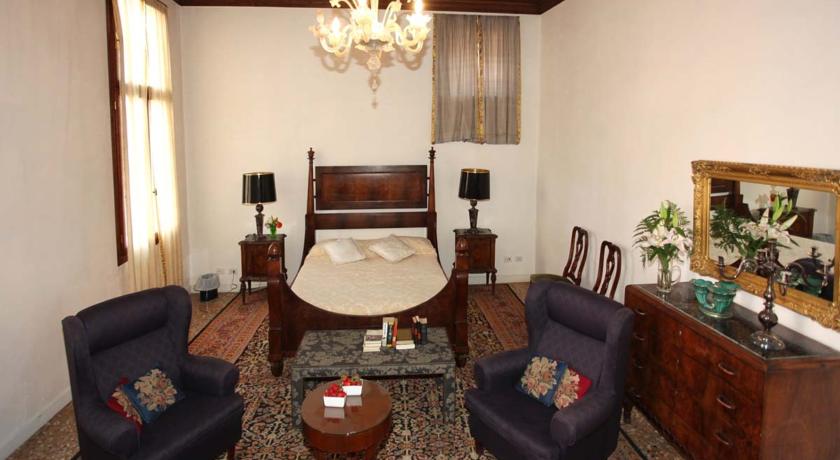 Palazzo Contarini Porta di Ferro