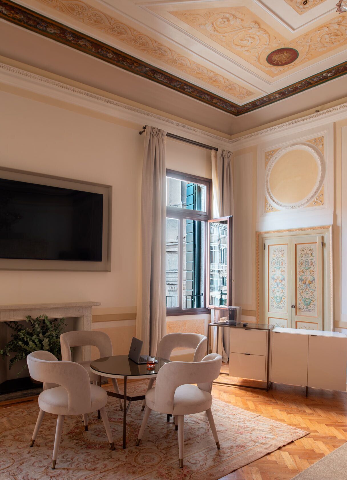 Eight Venezia