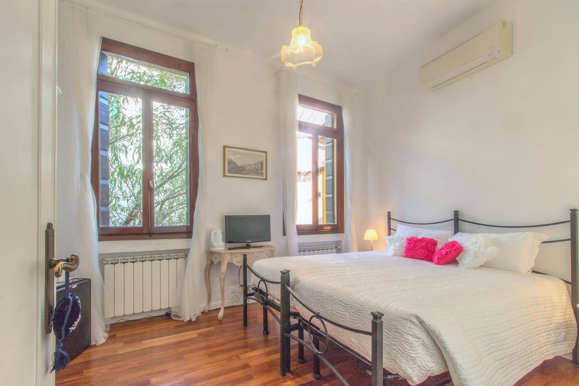 Residenza de l'Osmarin Suites
