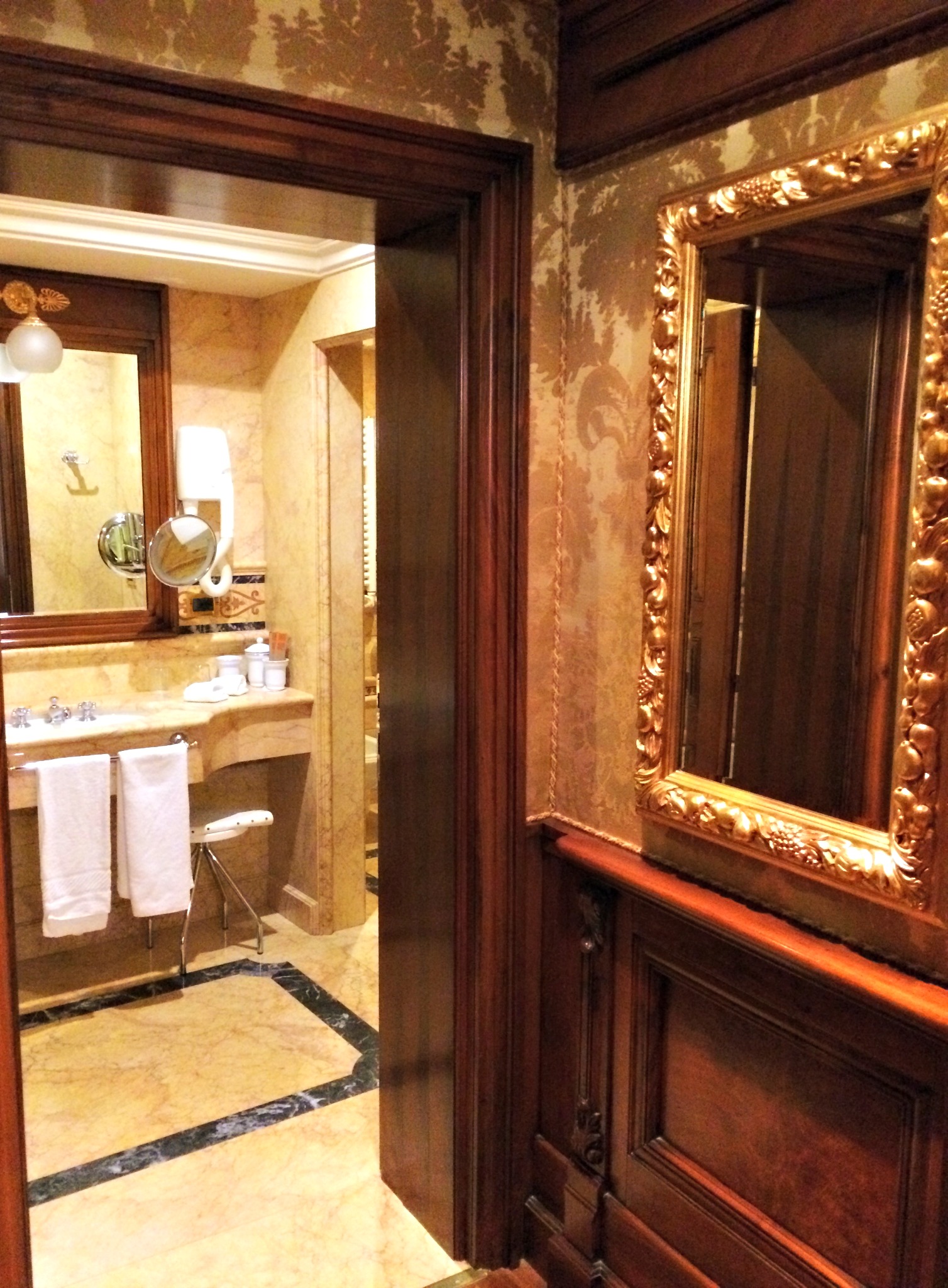 Bellevue Luxury Rooms