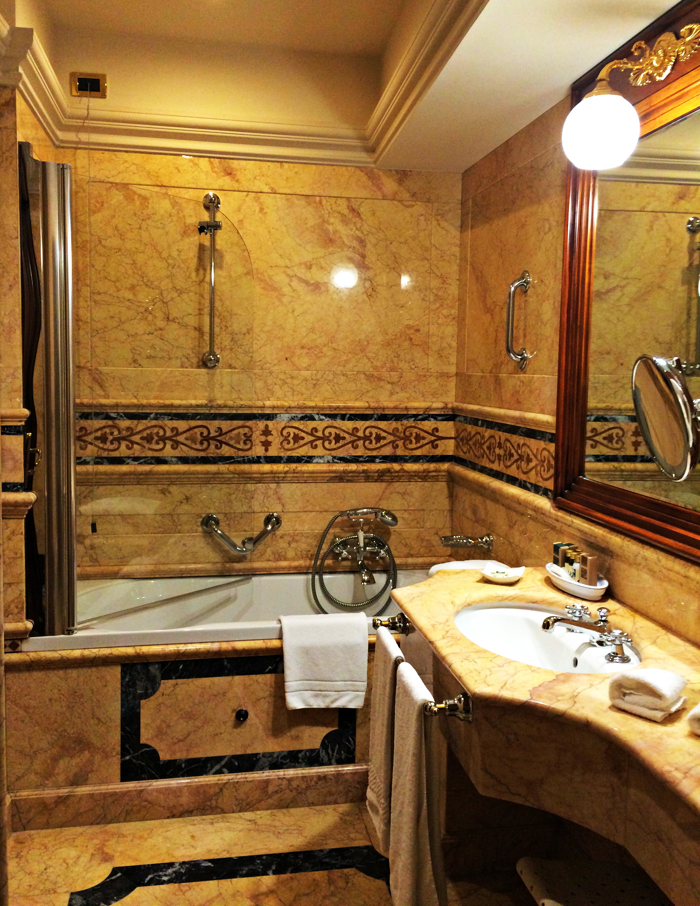 Bellevue Luxury Rooms