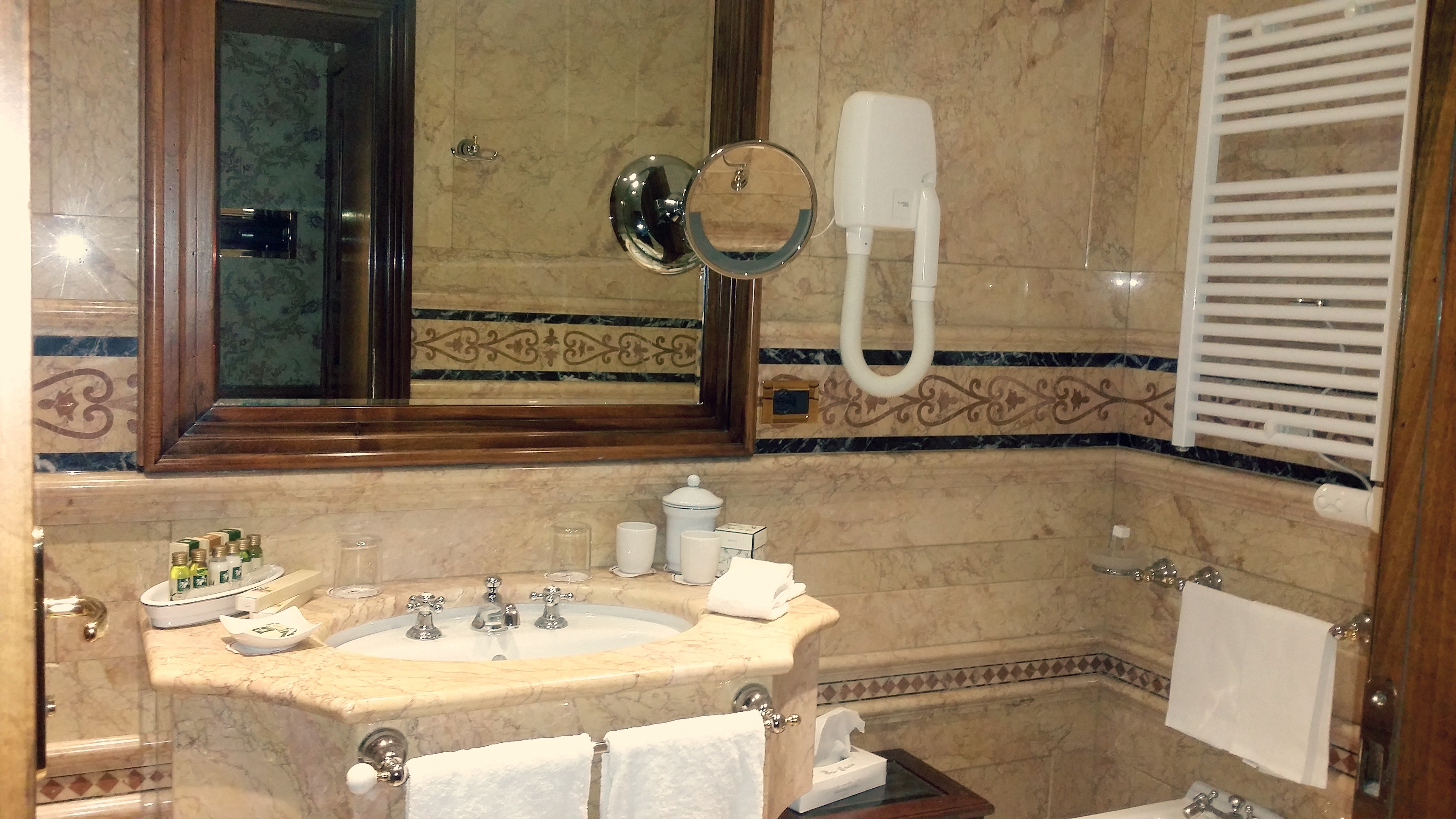 Bellevue Luxury Rooms