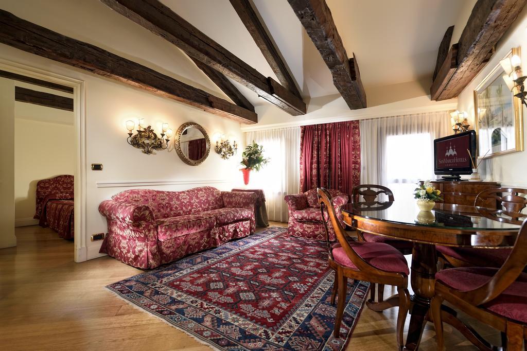 Torre dell'Orologio Suites