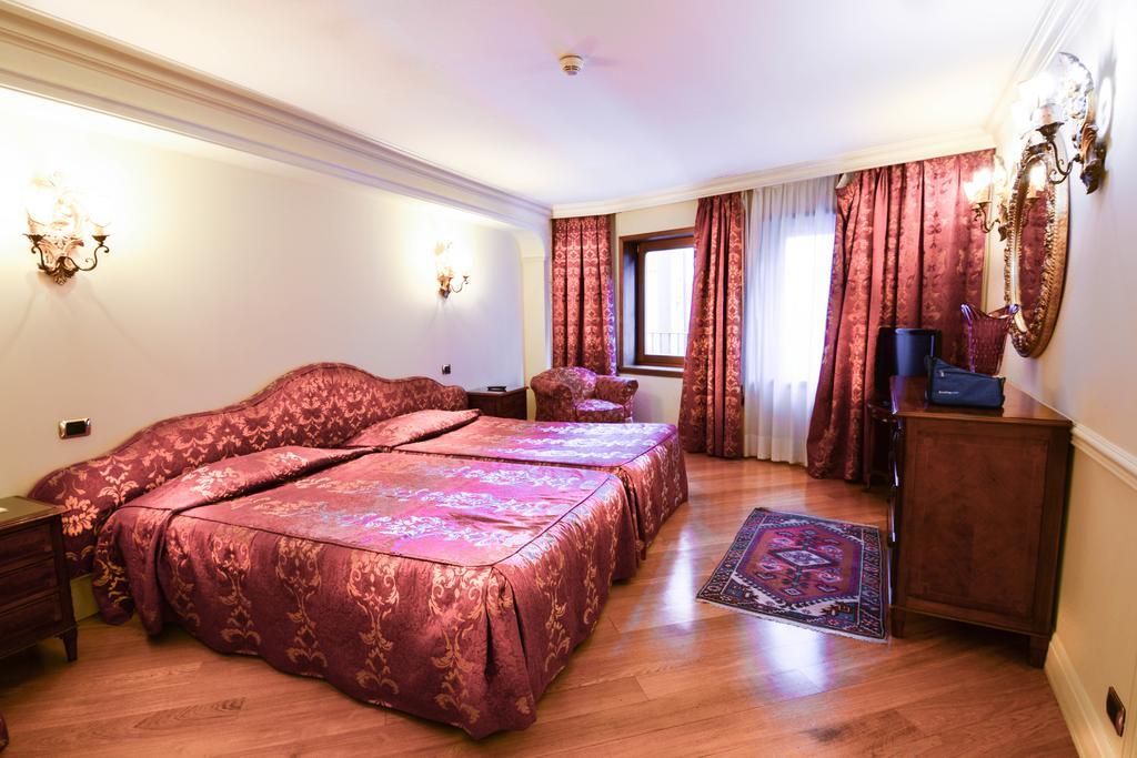 Torre dell'Orologio Suites