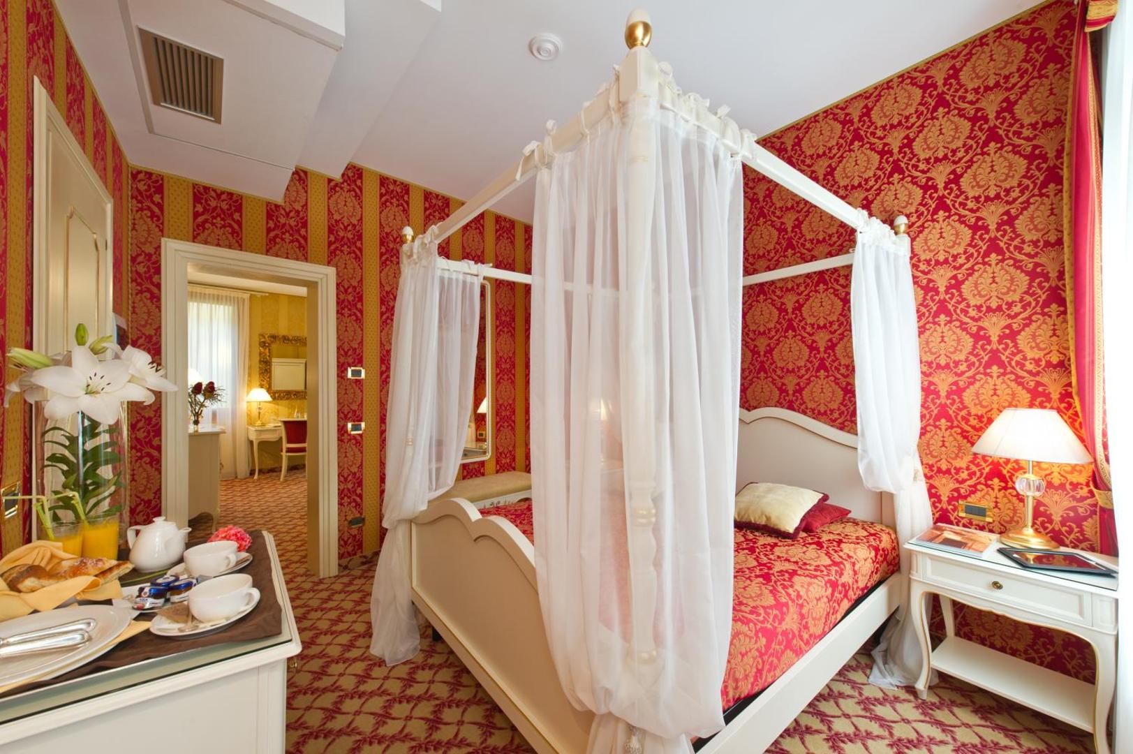 Hotel Savoia & Jolanda