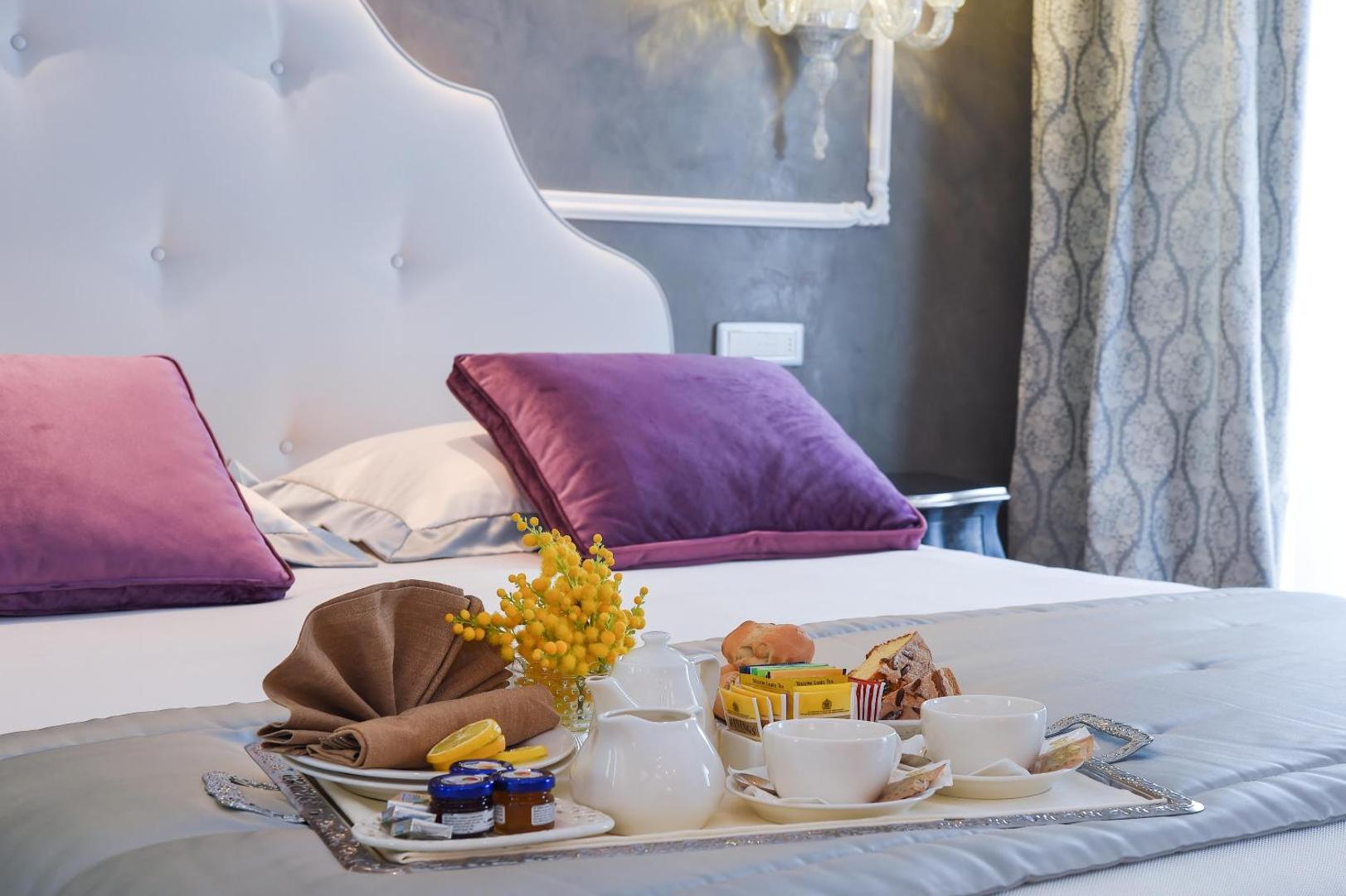 Hotel Savoia & Jolanda