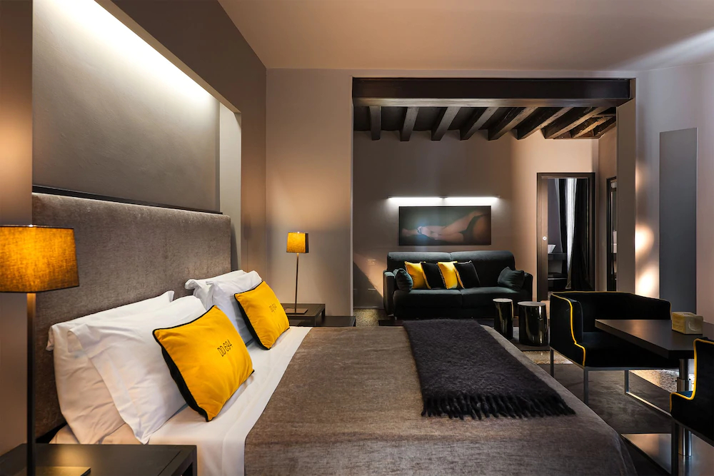 The Charming House DD724