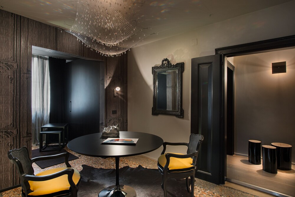 The Charming House DD724
