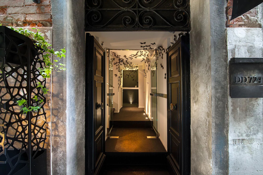 The Charming House DD724