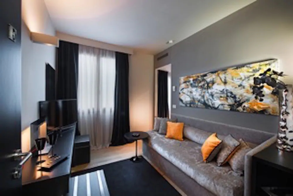 The Charming House DD724