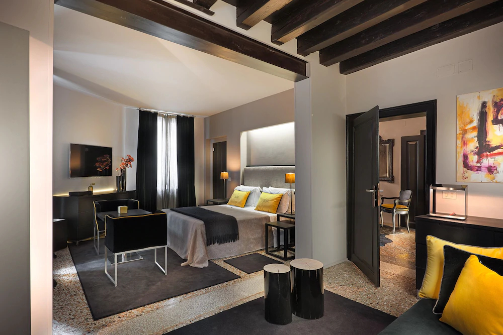 The Charming House DD724