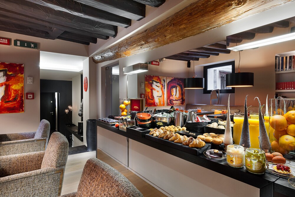 The Charming House DD724