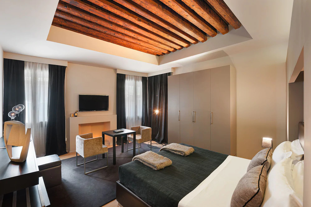 The Charming House DD724