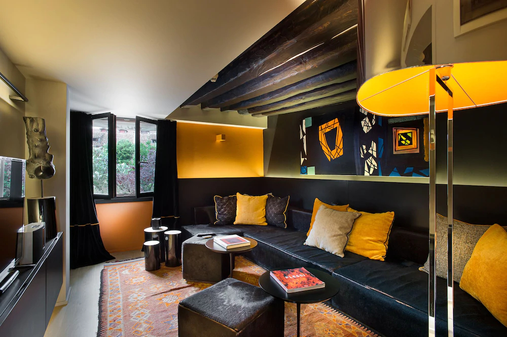 The Charming House DD724