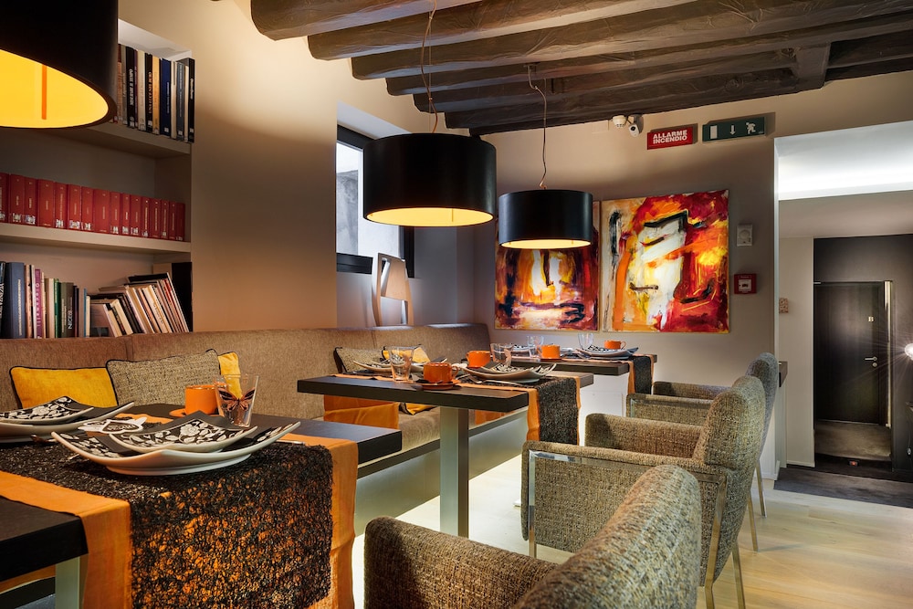 The Charming House DD724