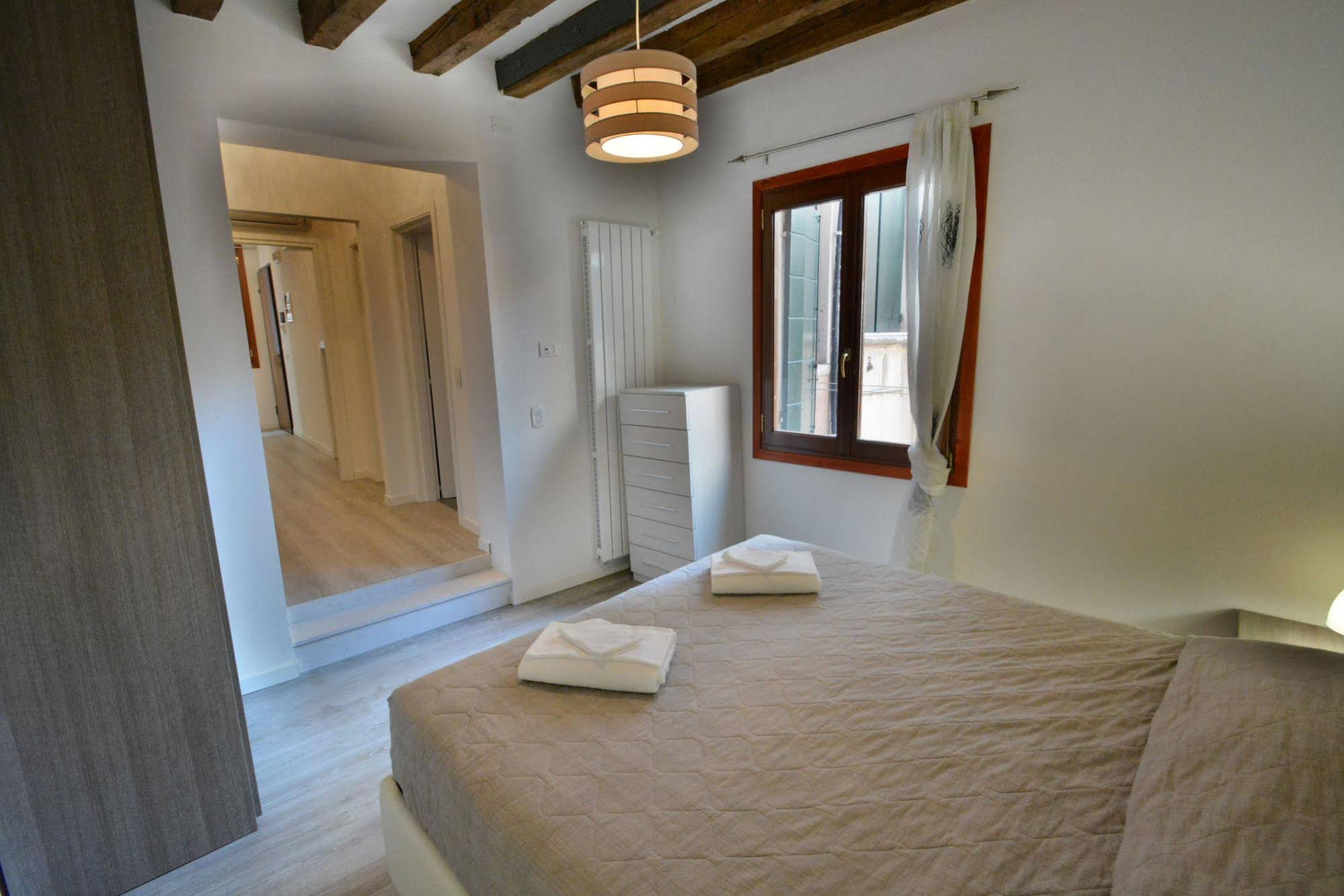 Ve.N.I.Ce. Cera Ca' De La Mandola