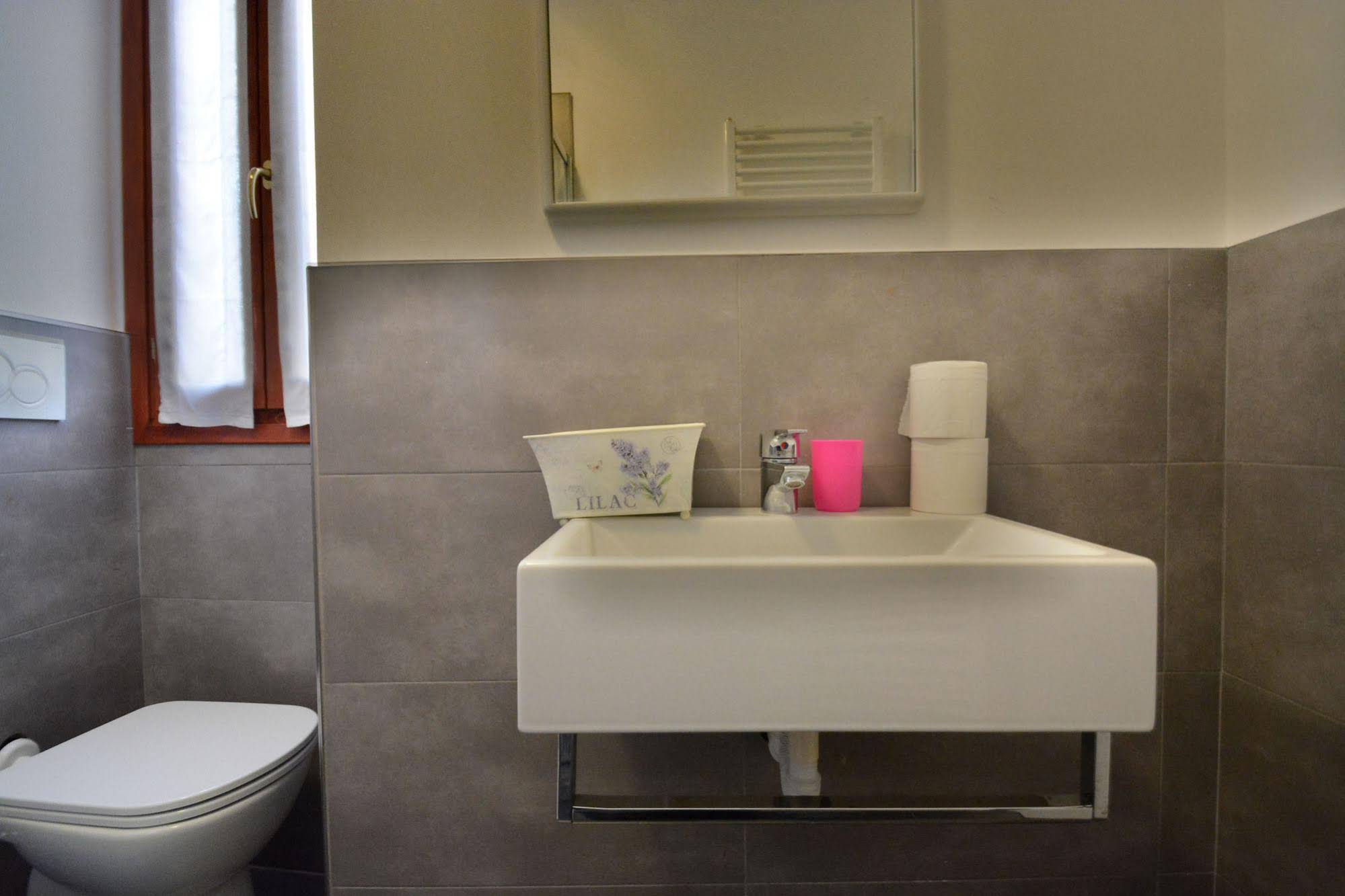 Ve.N.I.Ce. Cera Ca' De La Mandola