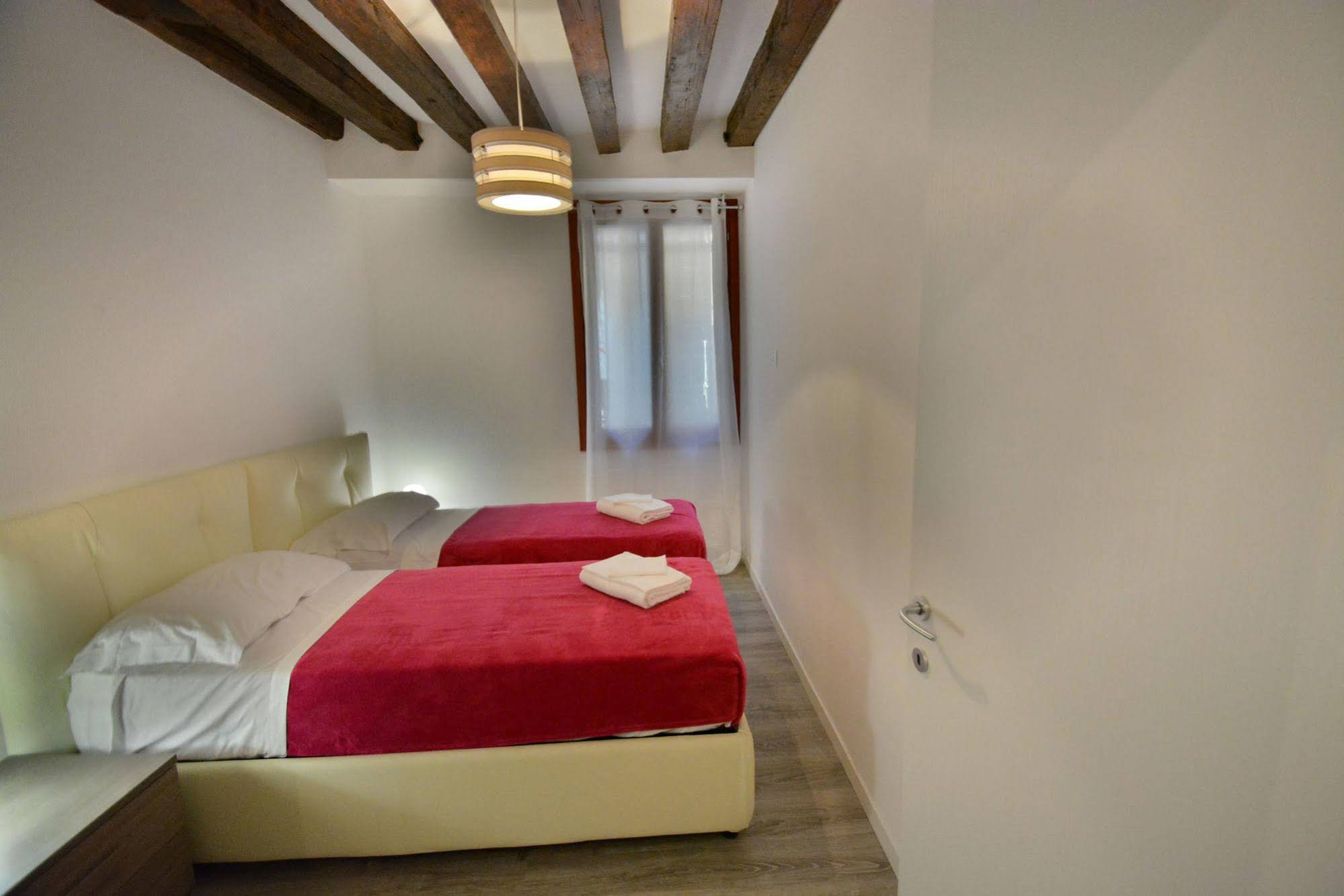 Ve.N.I.Ce. Cera Ca' De La Mandola