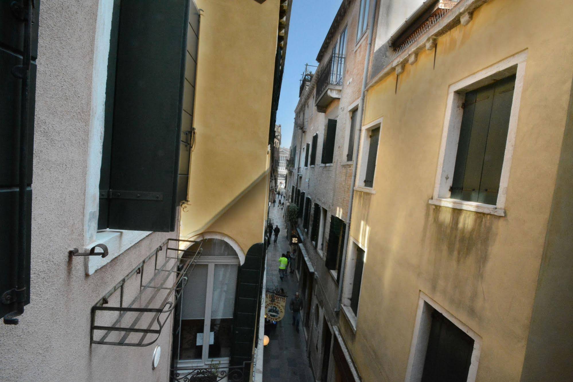 Ve.N.I.Ce. Cera Ca' De La Mandola