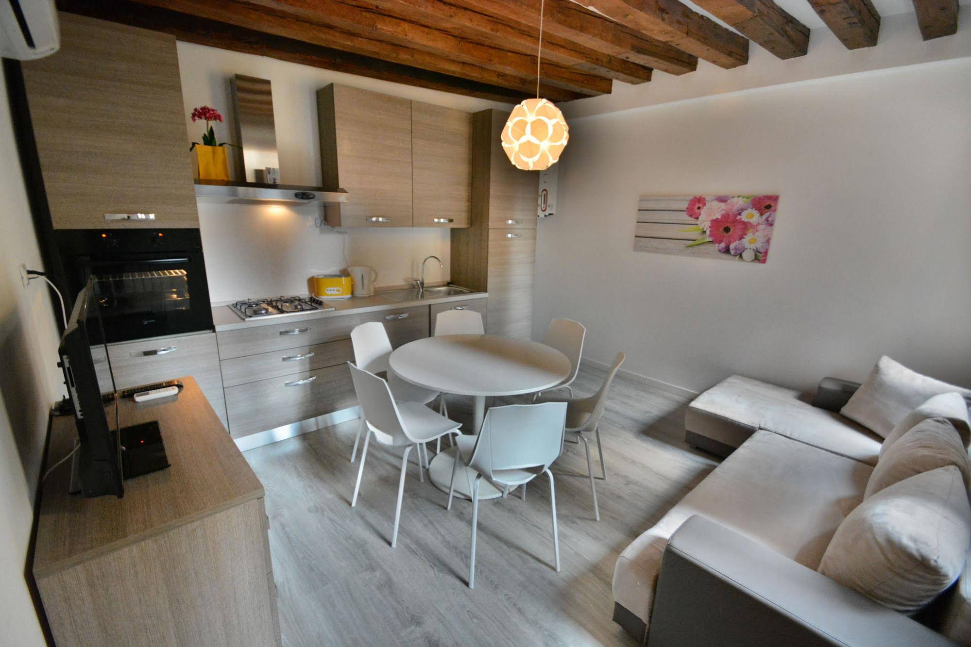 Ve.N.I.Ce. Cera Ca' De La Mandola