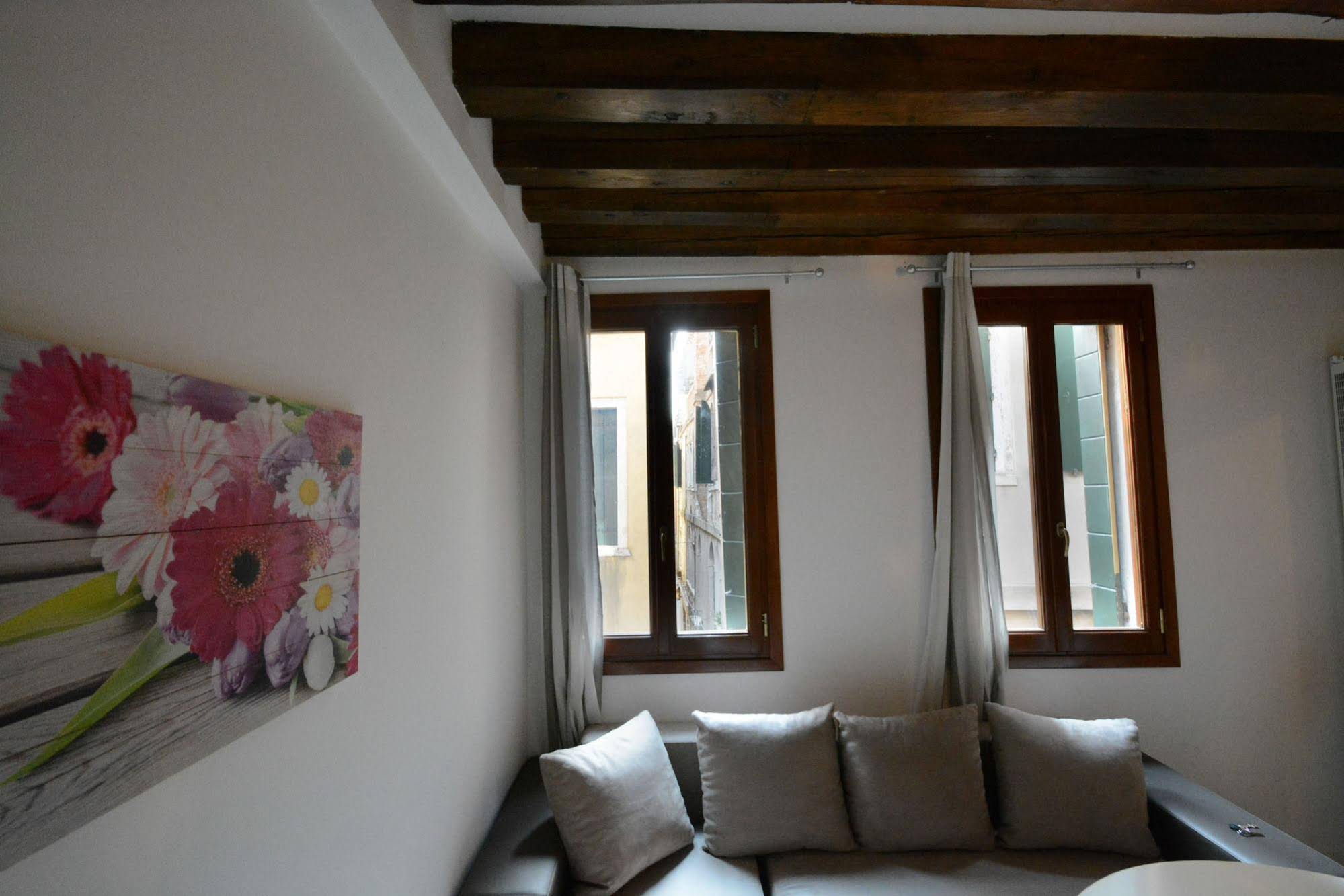 Ve.N.I.Ce. Cera Ca' De La Mandola