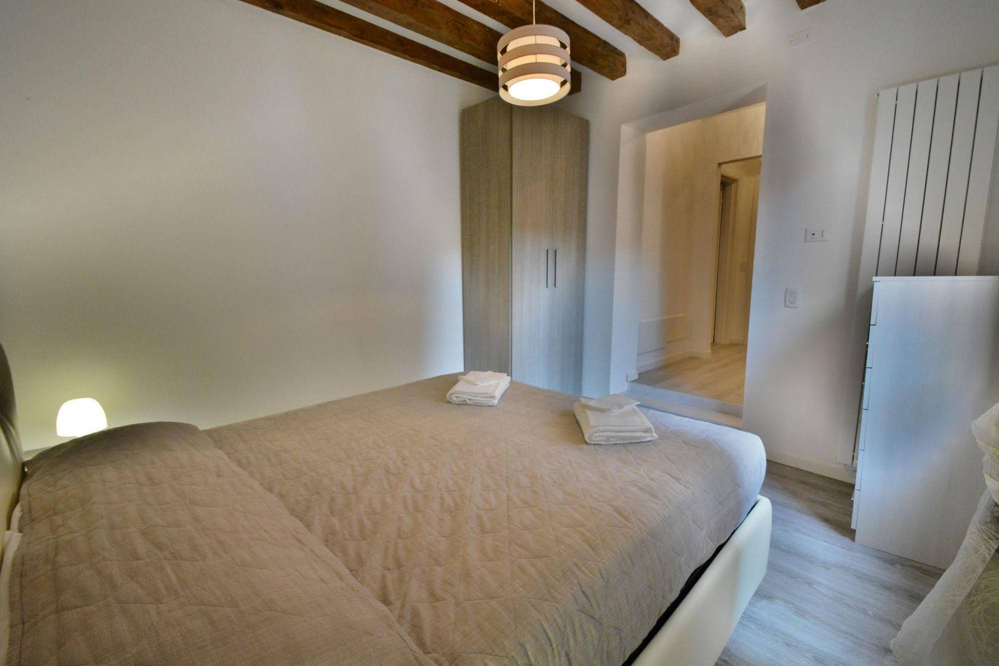 Ve.N.I.Ce. Cera Ca' De La Mandola