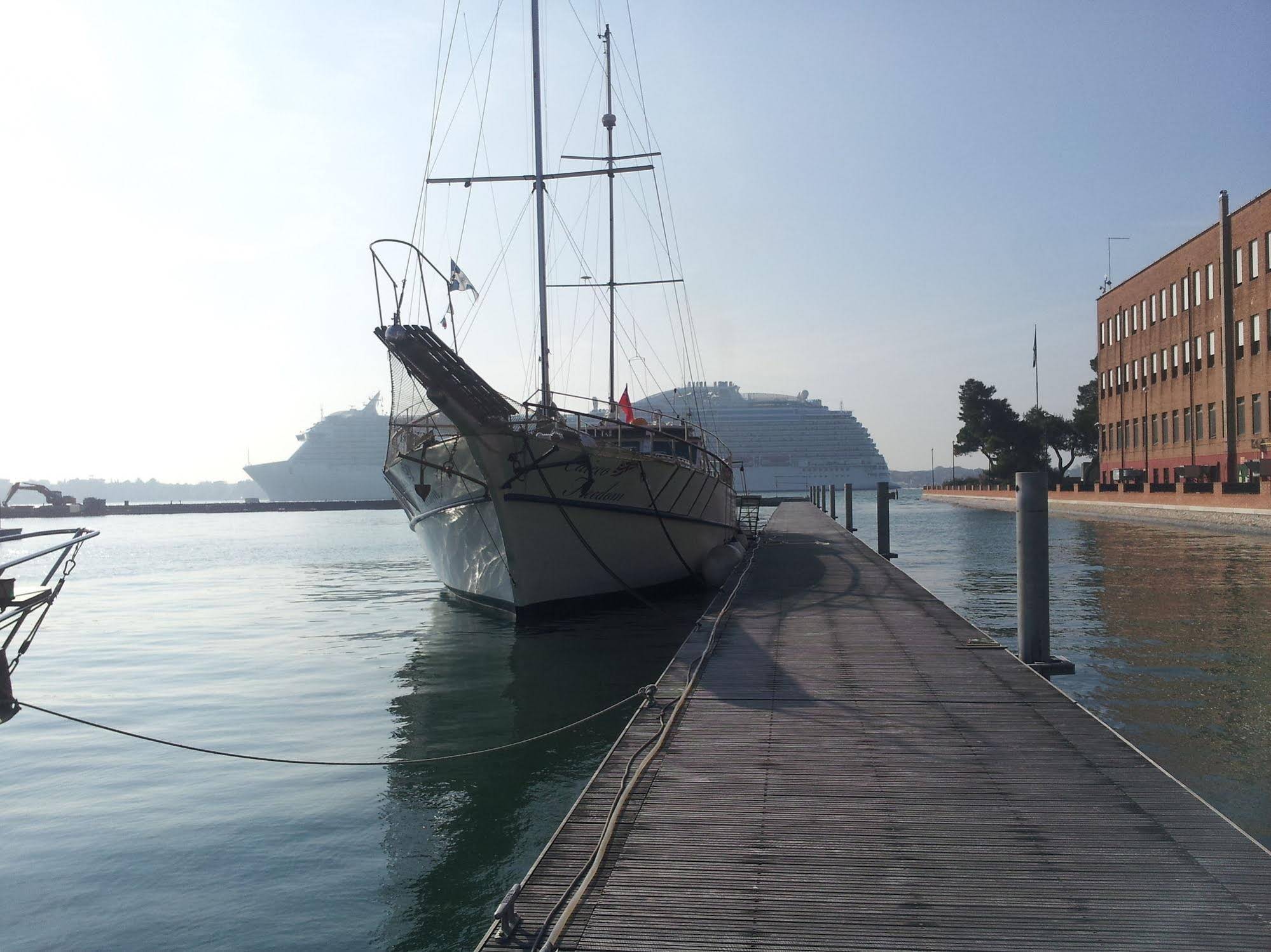 Venezia Boat & Breakfast Caicco Freedom