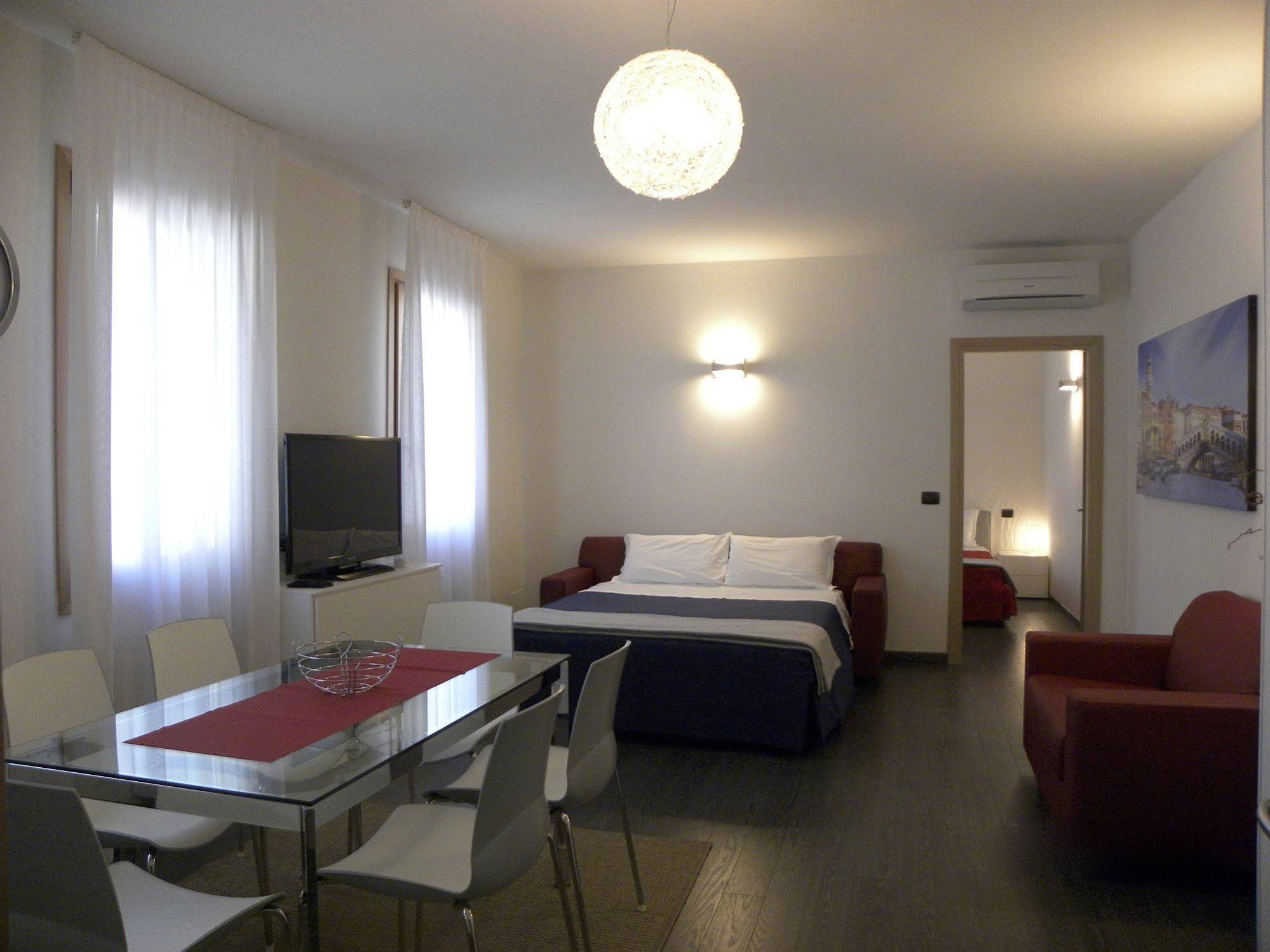 Venice Apartments Dante