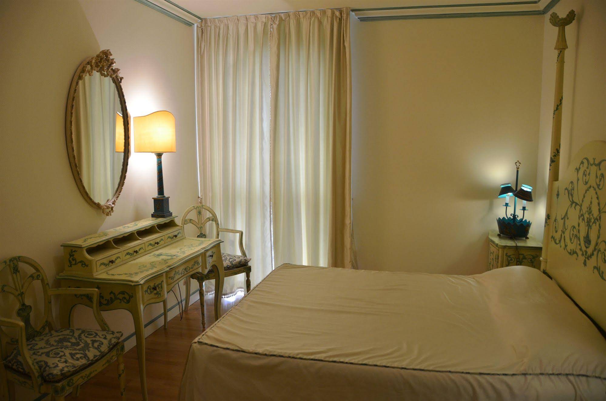 Villa Laguna Apartments